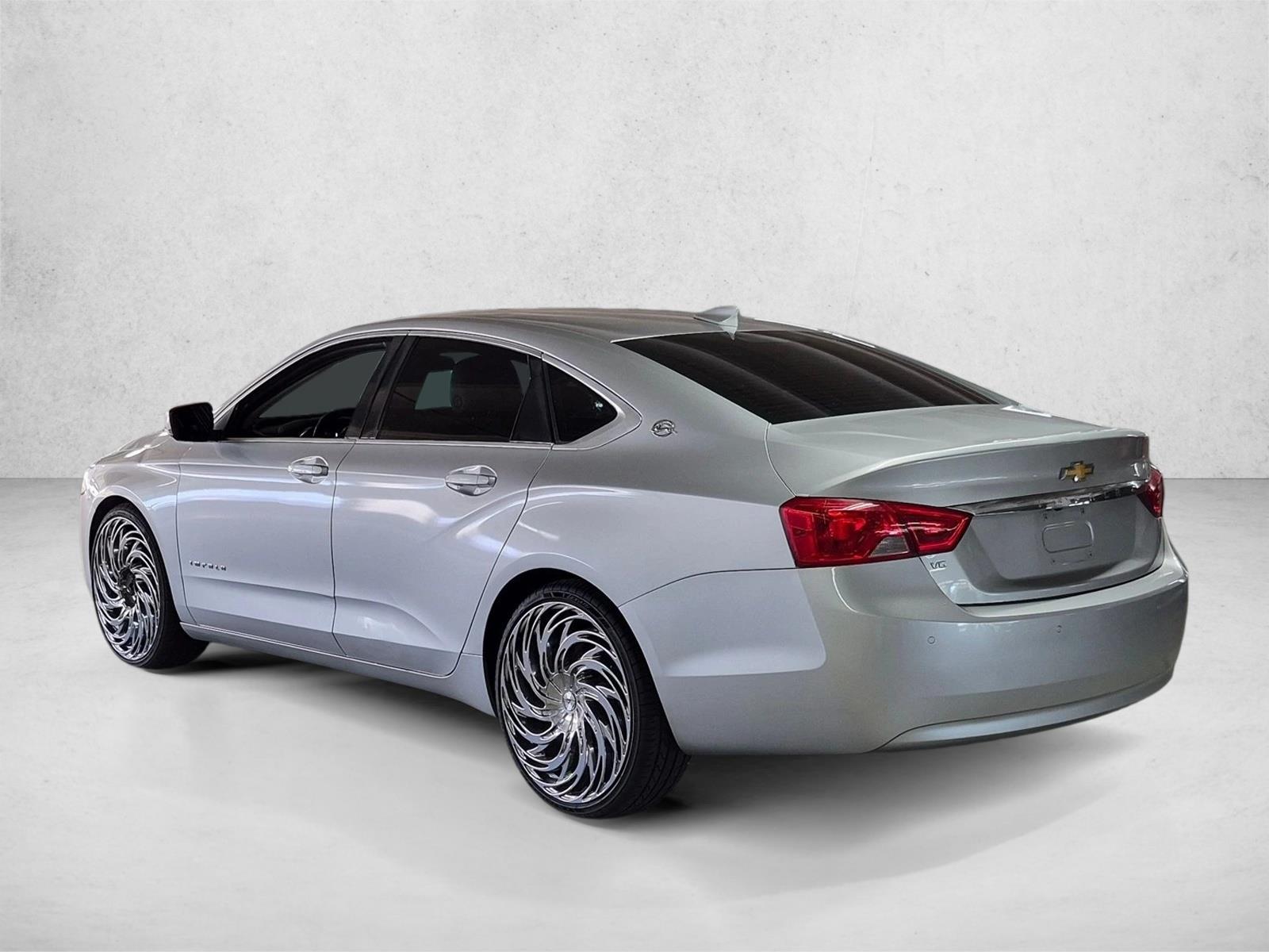 Used 2017 Silver Ice Metallic Chevrolet LT image 7