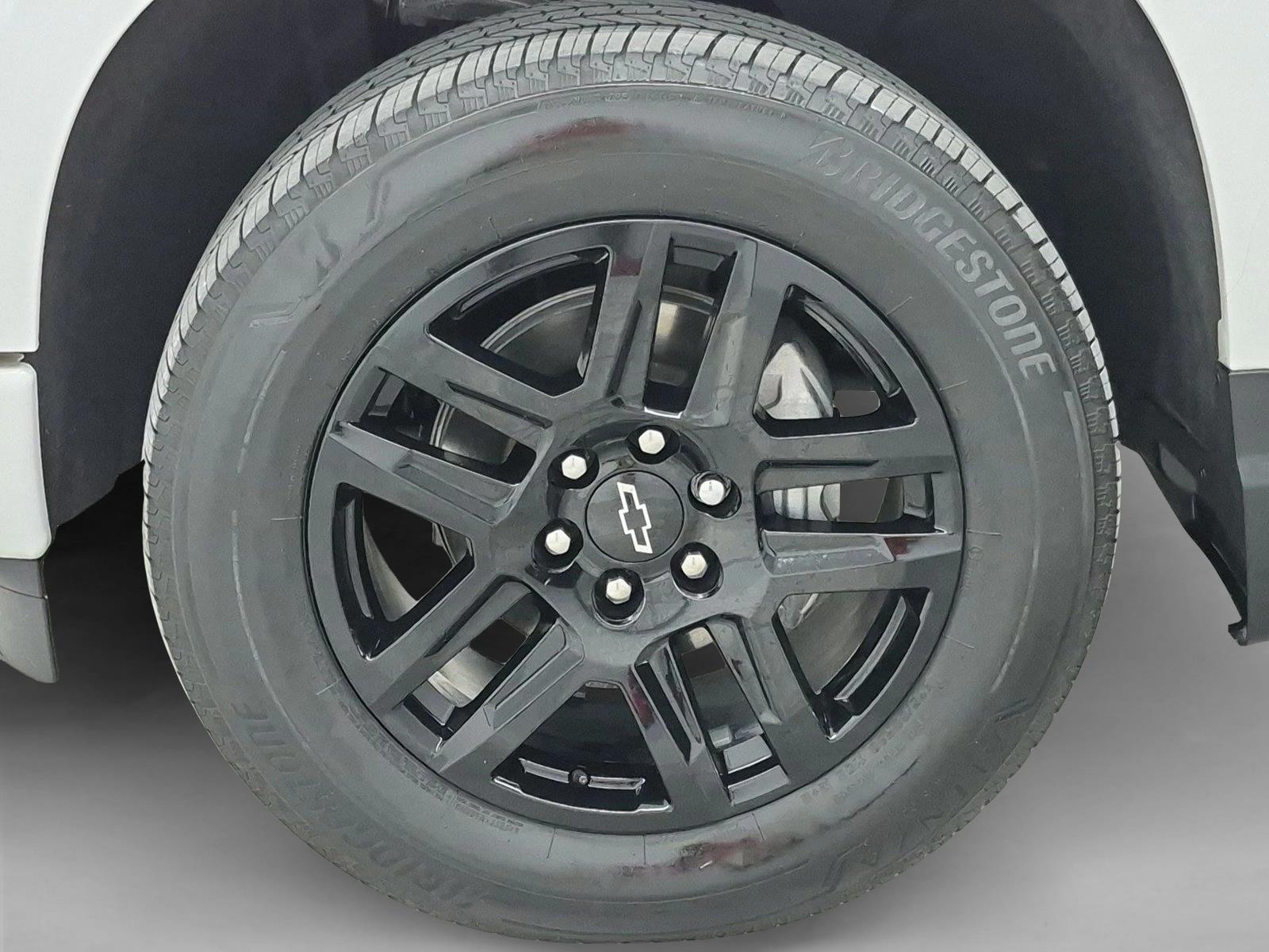 Used 2024 Summit White Chevrolet Custom image 23