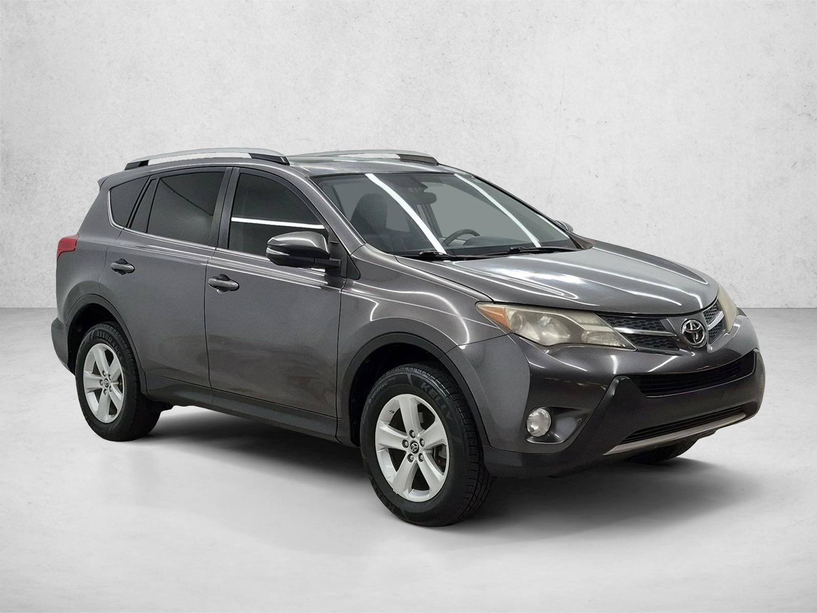 Used 2013 Magnetic Gray Metallic Toyota XLE image 3