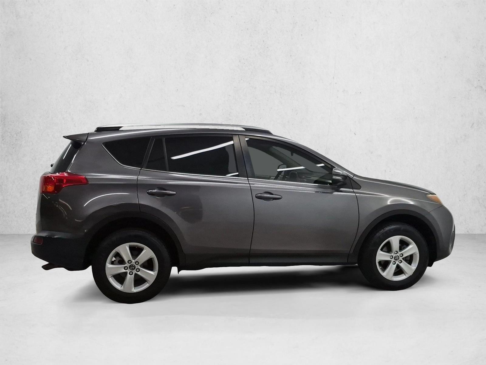 Used 2013 Magnetic Gray Metallic Toyota XLE image 4