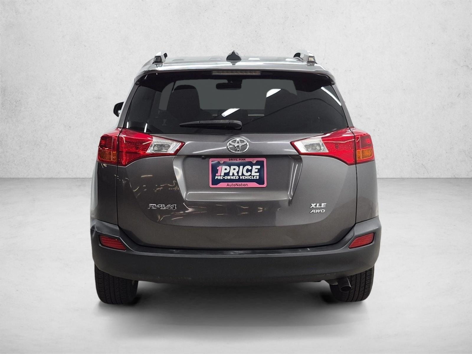 Used 2013 Magnetic Gray Metallic Toyota XLE image 7