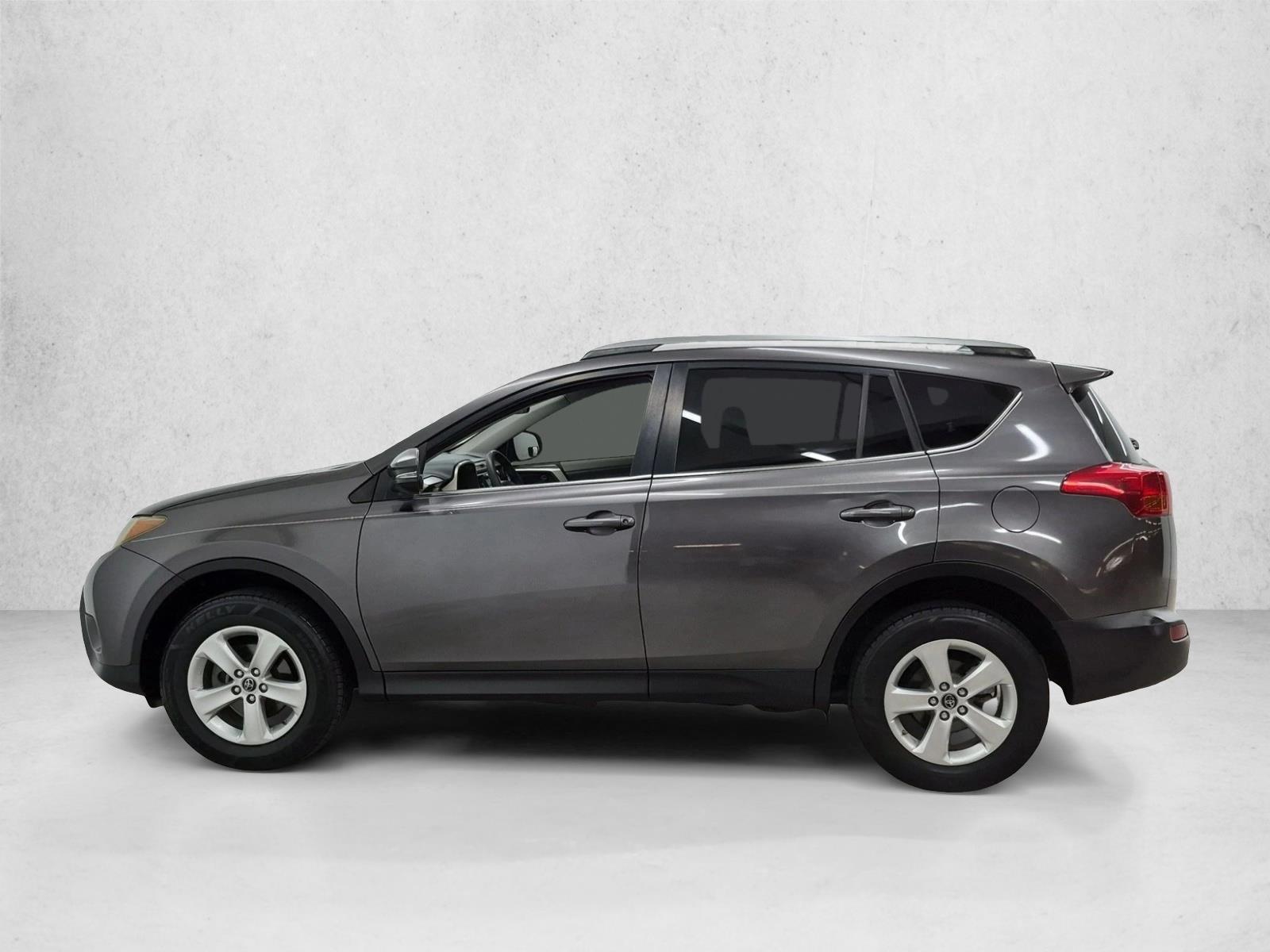 Used 2013 Magnetic Gray Metallic Toyota XLE image 9