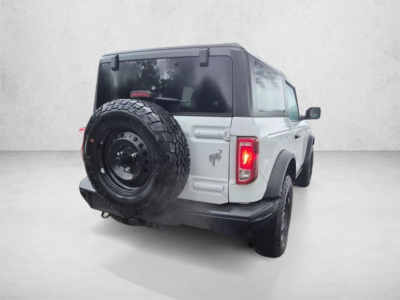 Used 2023 Oxford White Ford Black Diamond image 4