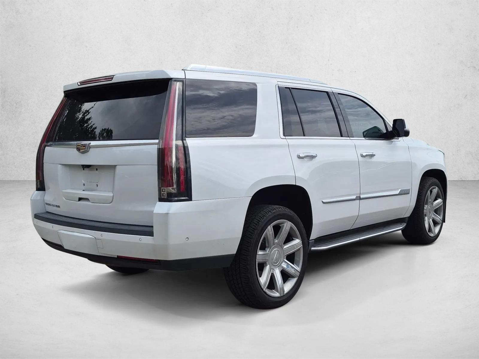 Used 2018 Crystal White Tricoat Cadillac Luxury image 3