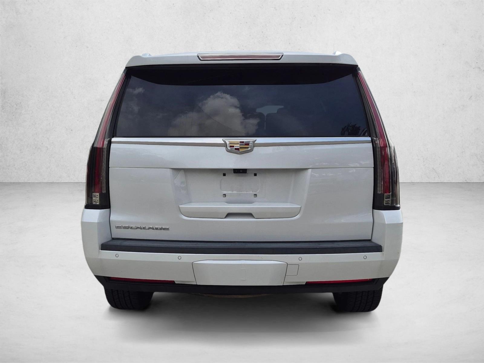 Used 2018 Crystal White Tricoat Cadillac Luxury image 4