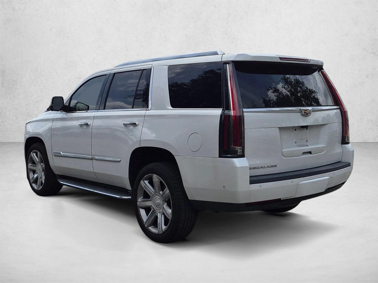 Used 2018 Crystal White Tricoat Cadillac Luxury image 5