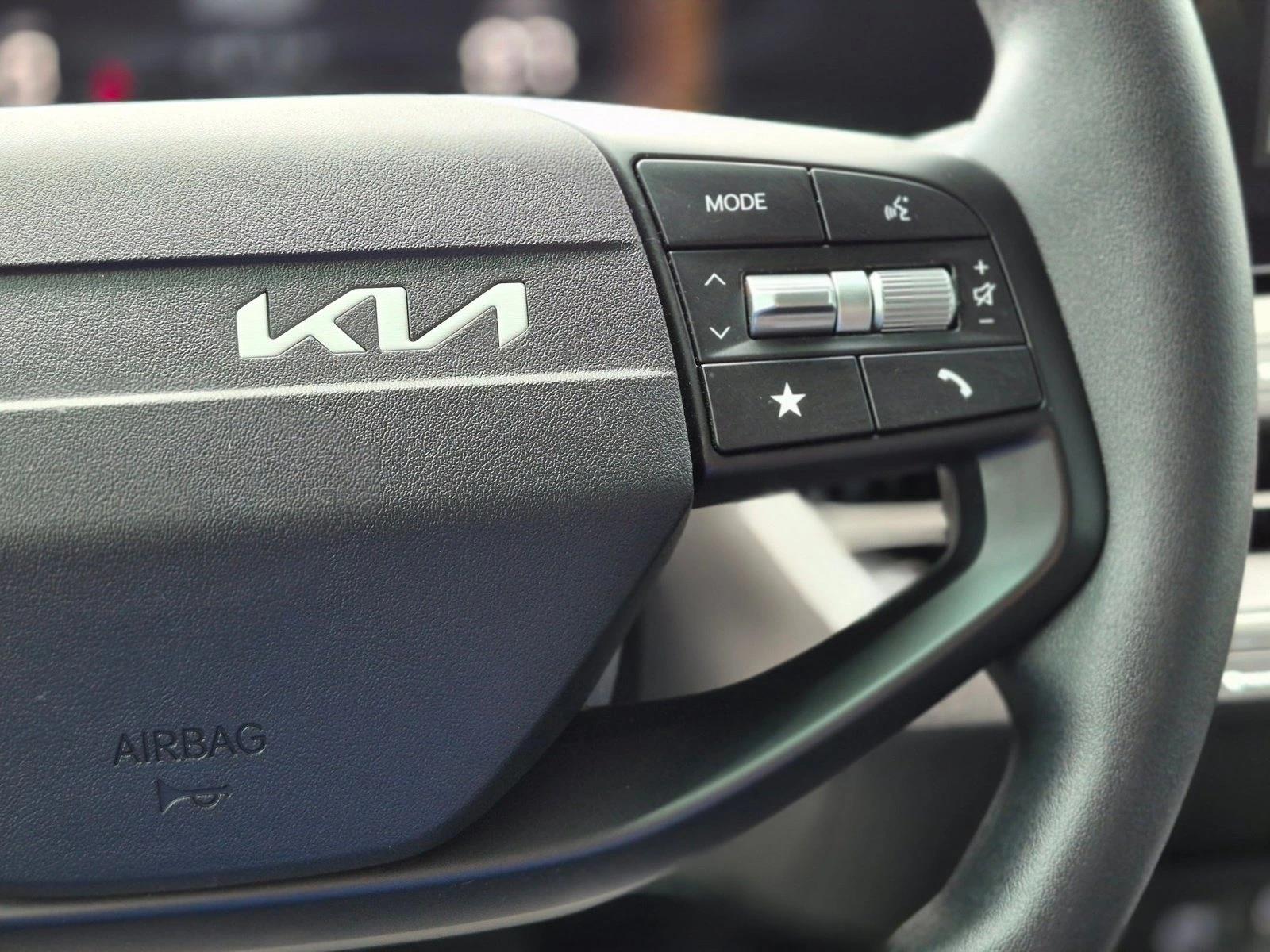 Used 2025 Aurora Black Pearl Kia LXS image 15