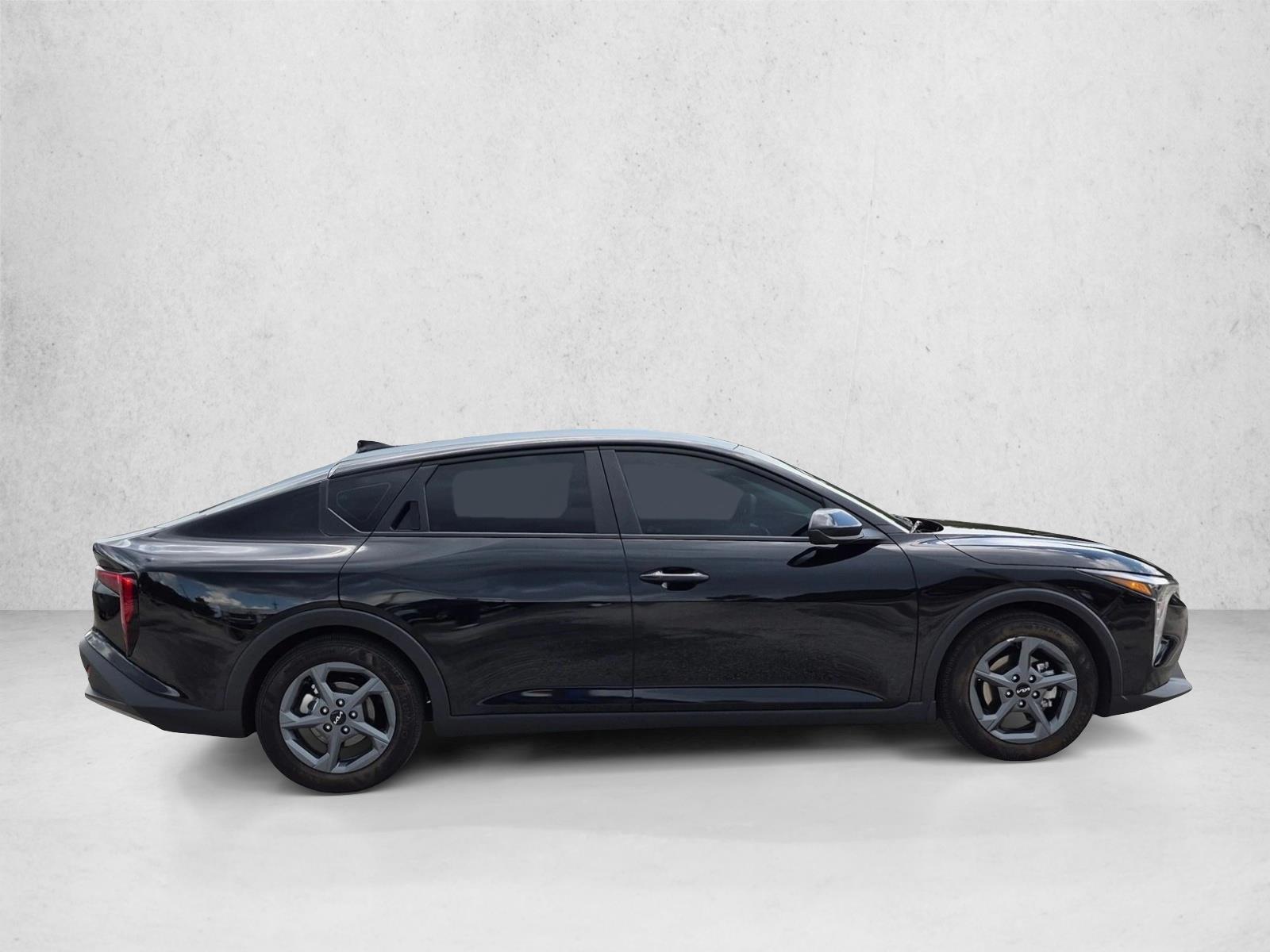 Used 2025 Aurora Black Pearl Kia LXS image 4