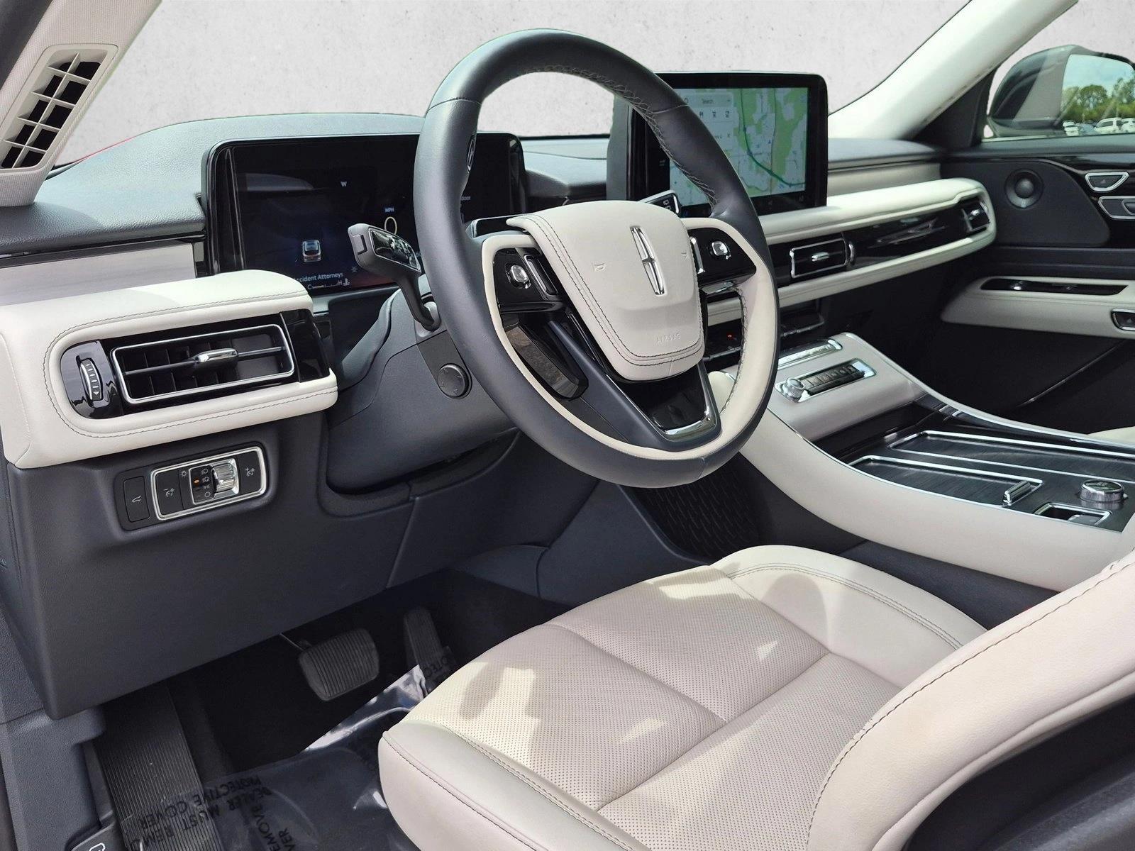 Used 2025 Pristine White Metallic Tri-Coat Lincoln Reserve image 10