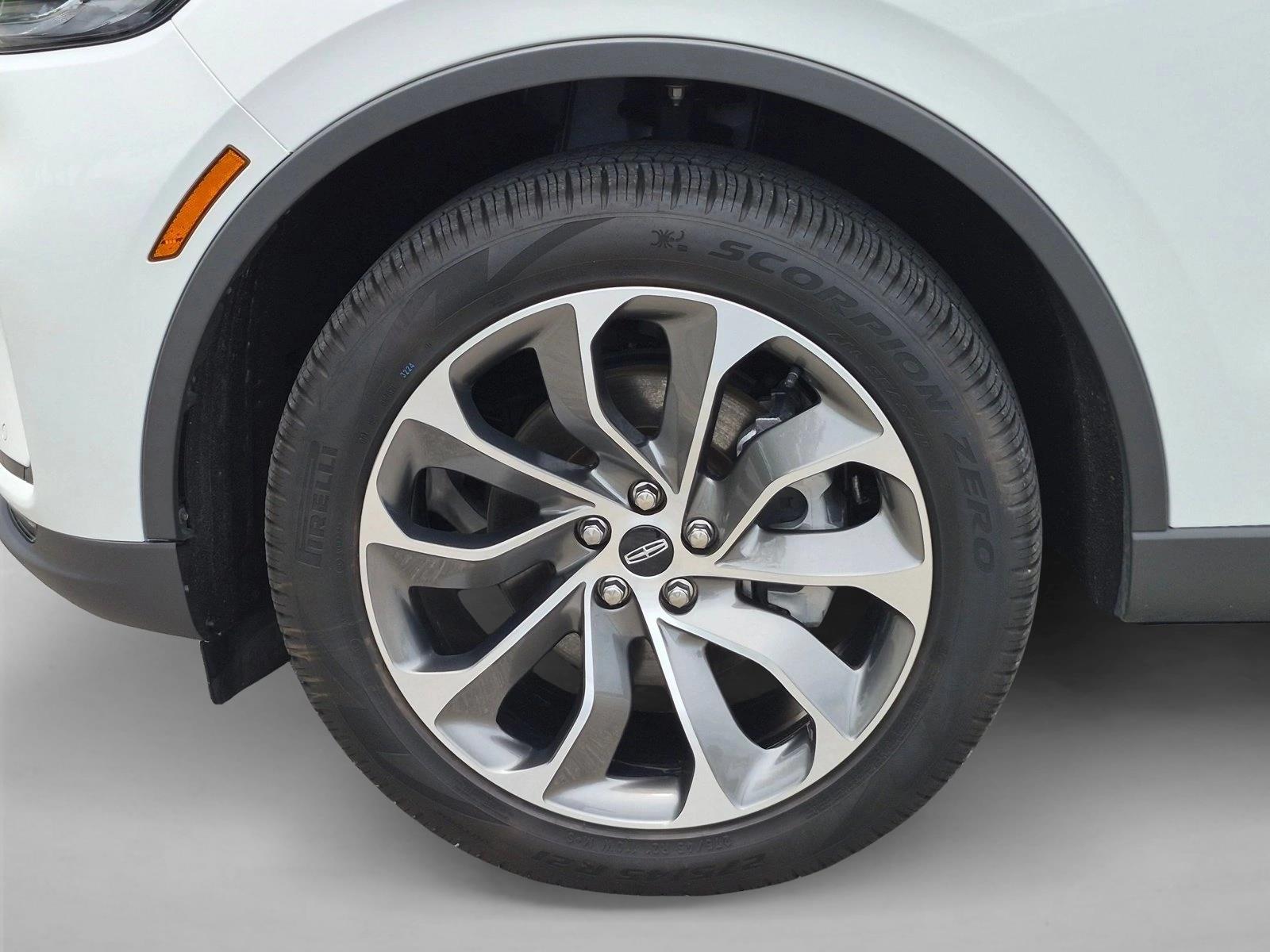 Used 2025 Pristine White Metallic Tri-Coat Lincoln Reserve image 25