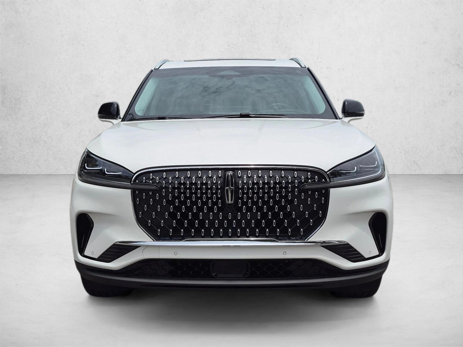 Used 2025 Pristine White Metallic Tri-Coat Lincoln Reserve image 2