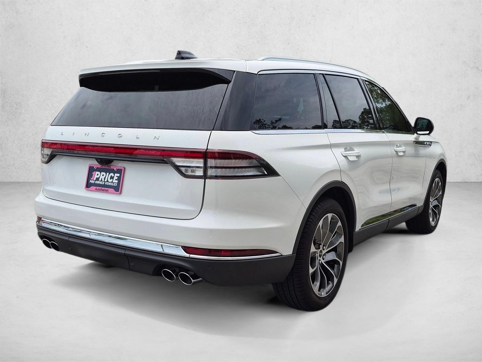 Used 2025 Pristine White Metallic Tri-Coat Lincoln Reserve image 5