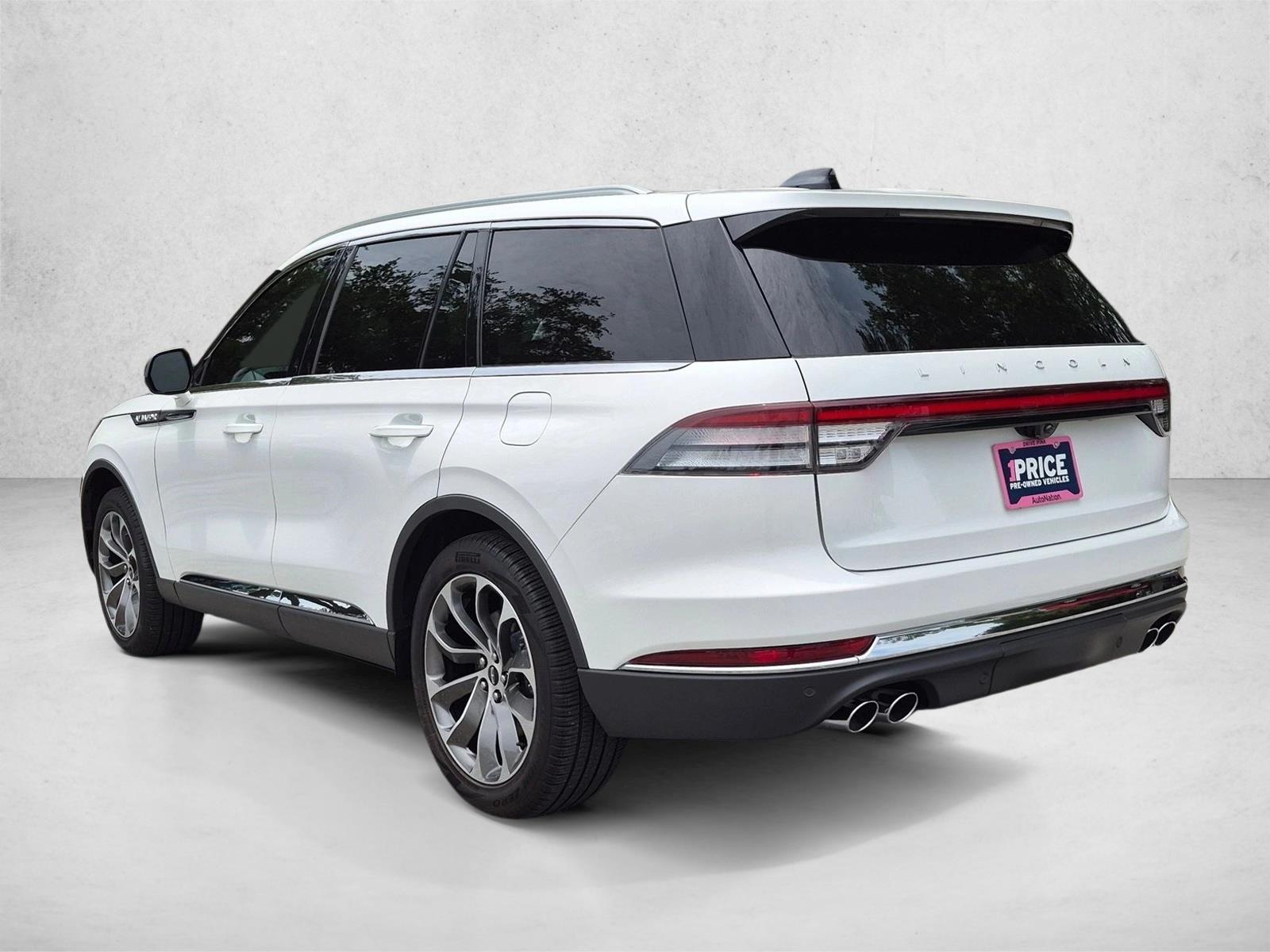 Used 2025 Pristine White Metallic Tri-Coat Lincoln Reserve image 8
