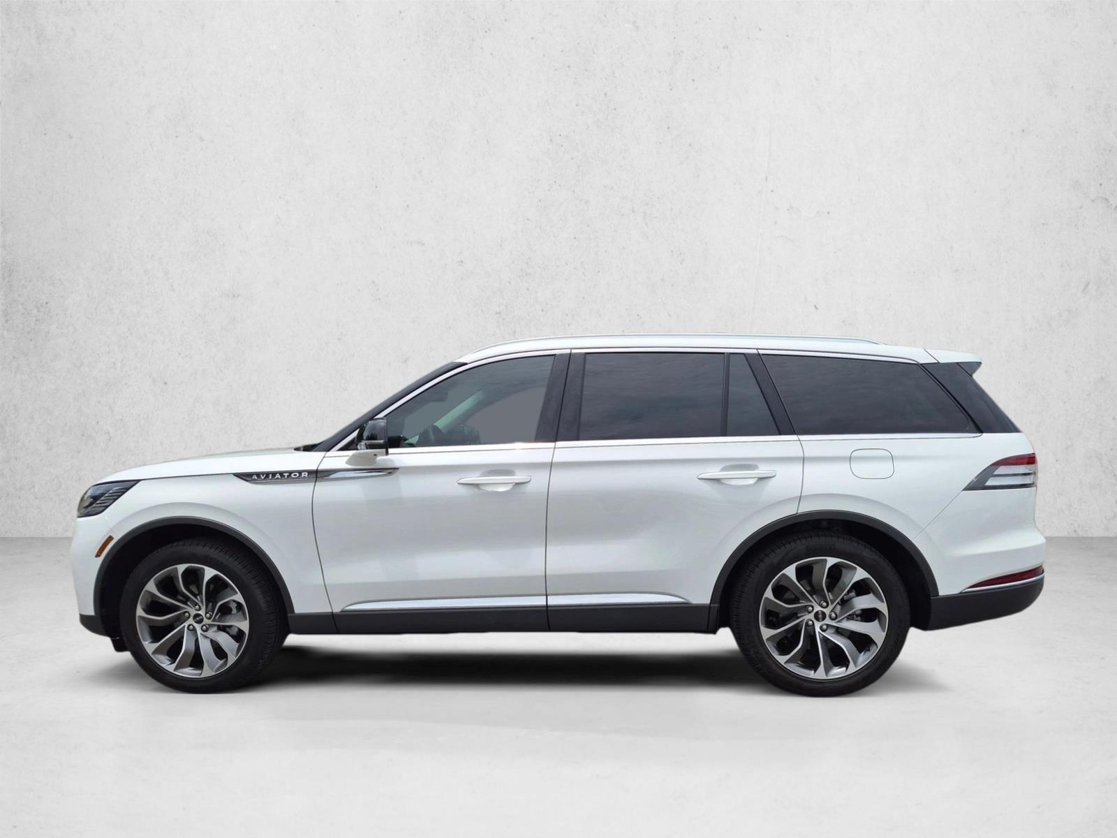 Used 2025 Pristine White Metallic Tri-Coat Lincoln Reserve image 9