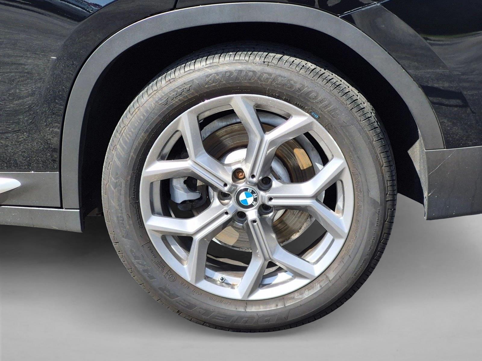 Used 2022 Jet Black BMW xDrive30i image 23