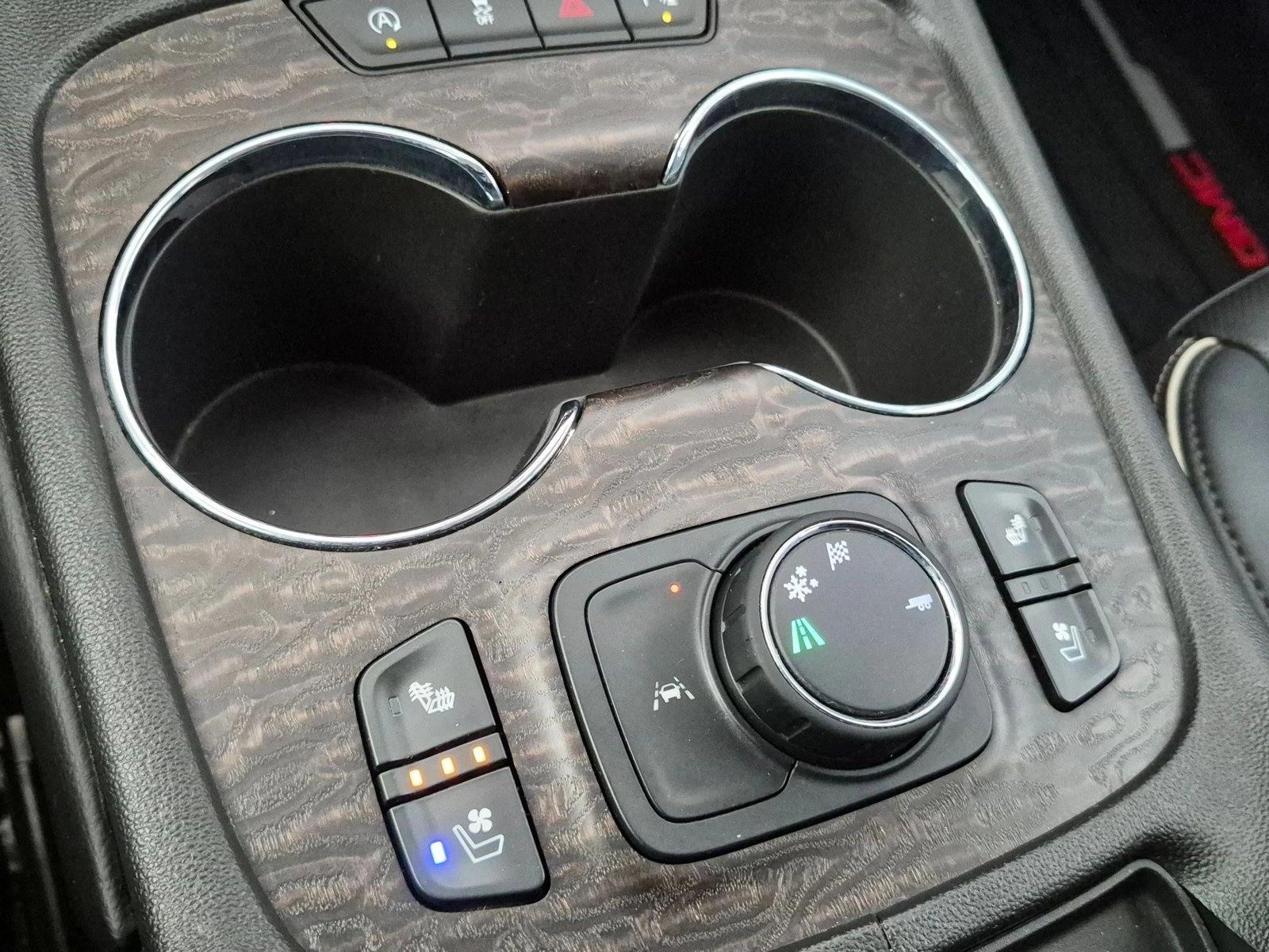 Used 2023 White Frost Tricoat GMC Denali image 15