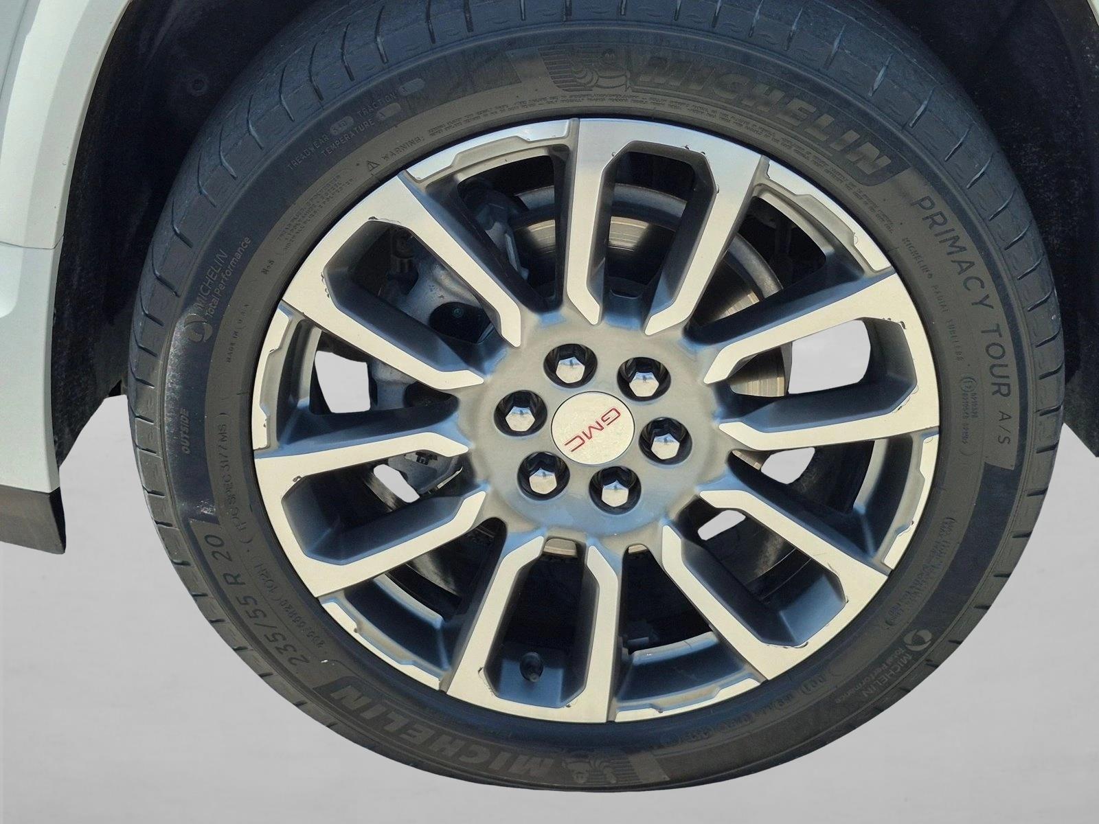 Used 2023 White Frost Tricoat GMC Denali image 25