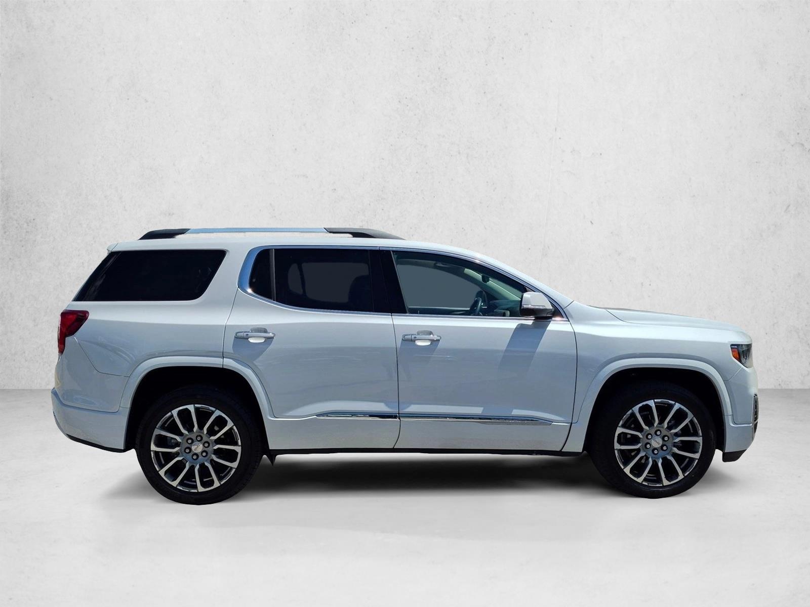 Used 2023 White Frost Tricoat GMC Denali image 4