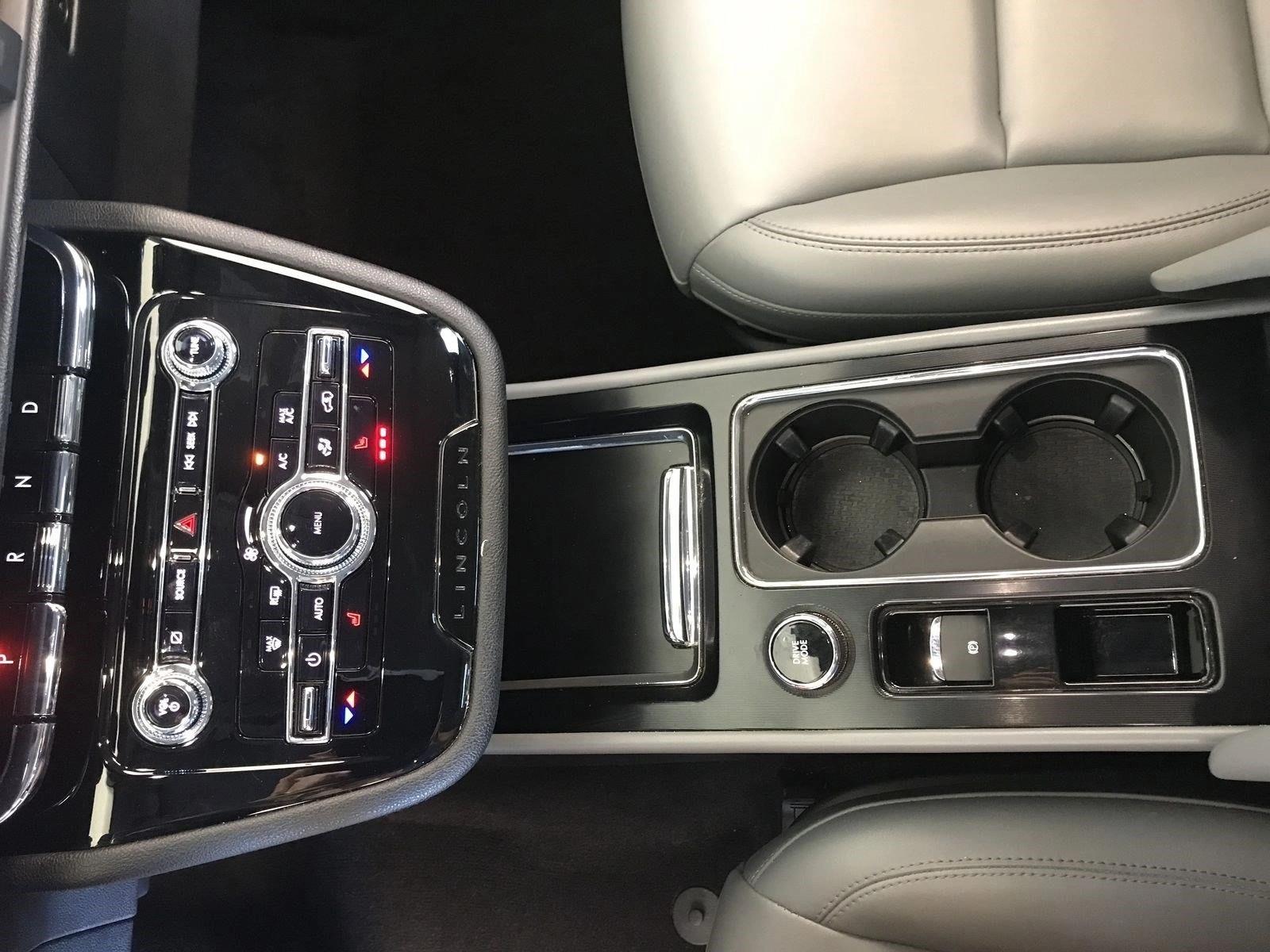 Used 2021 Infinite Black Lincoln Standard image 17