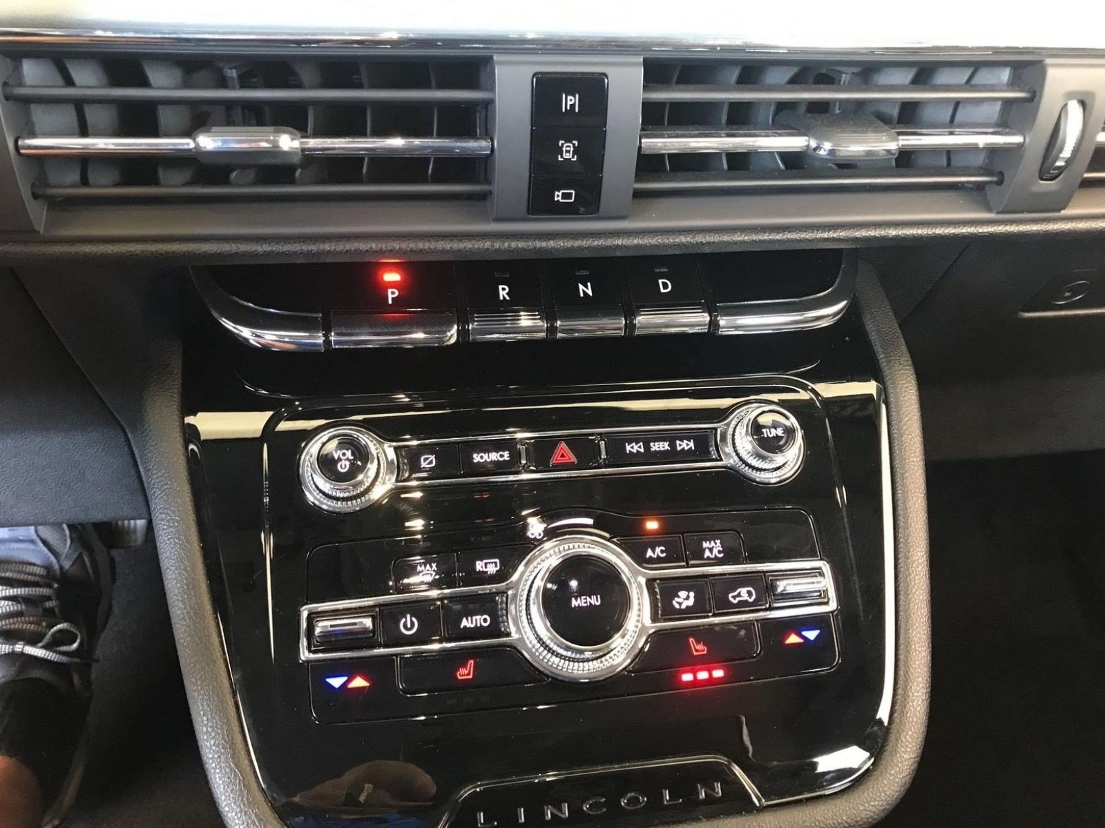 Used 2021 Infinite Black Lincoln Standard image 18