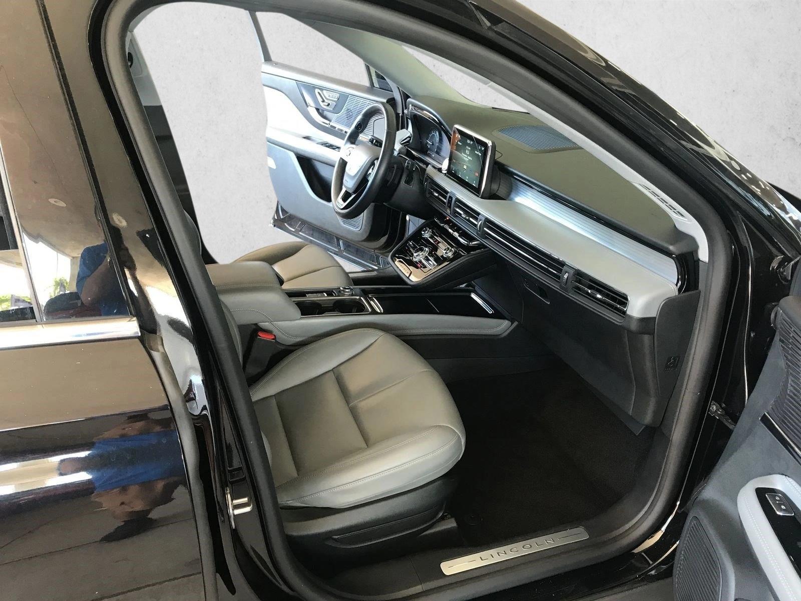 Used 2021 Infinite Black Lincoln Standard image 20