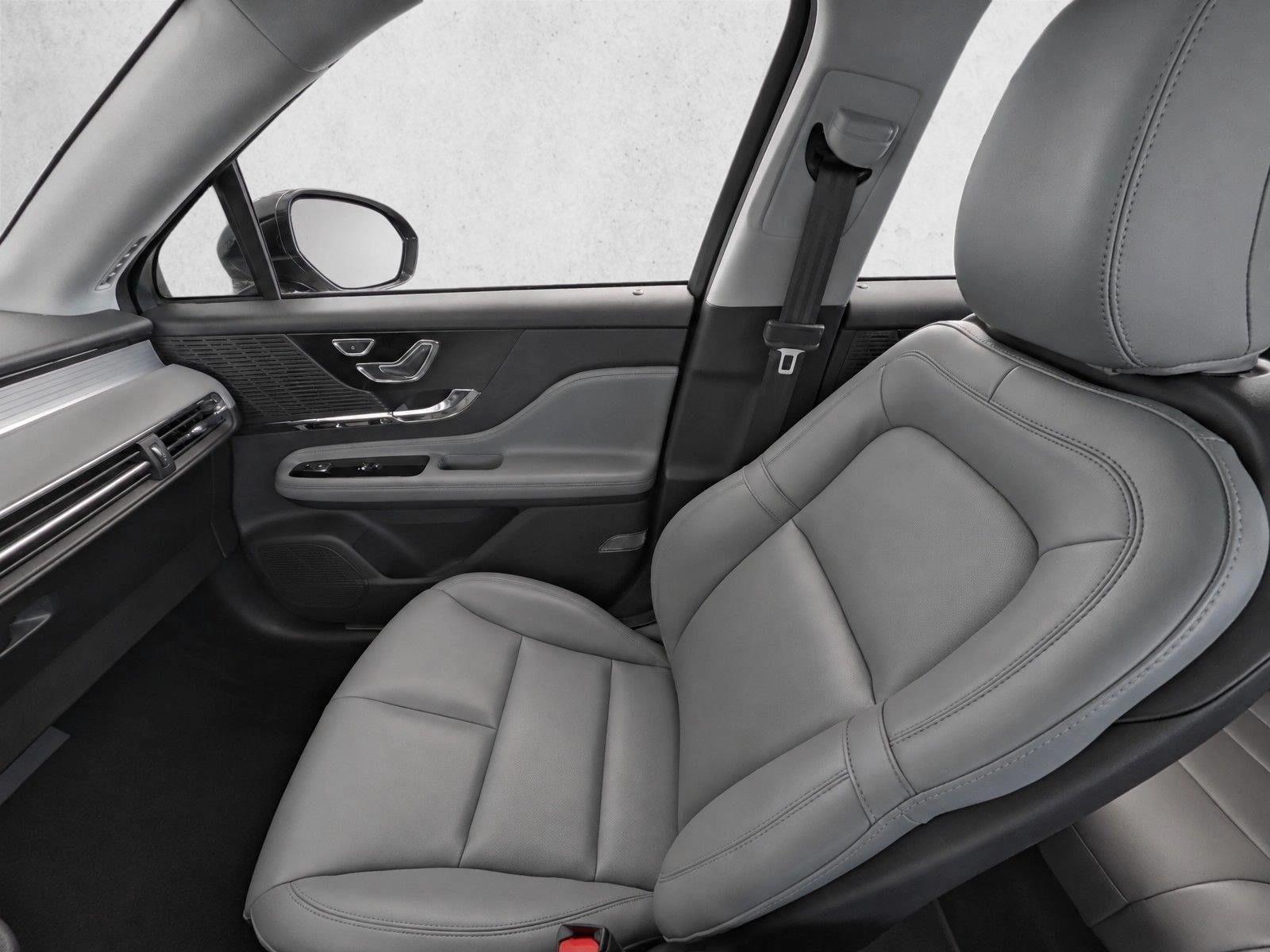 Used 2021 Infinite Black Lincoln Standard image 28