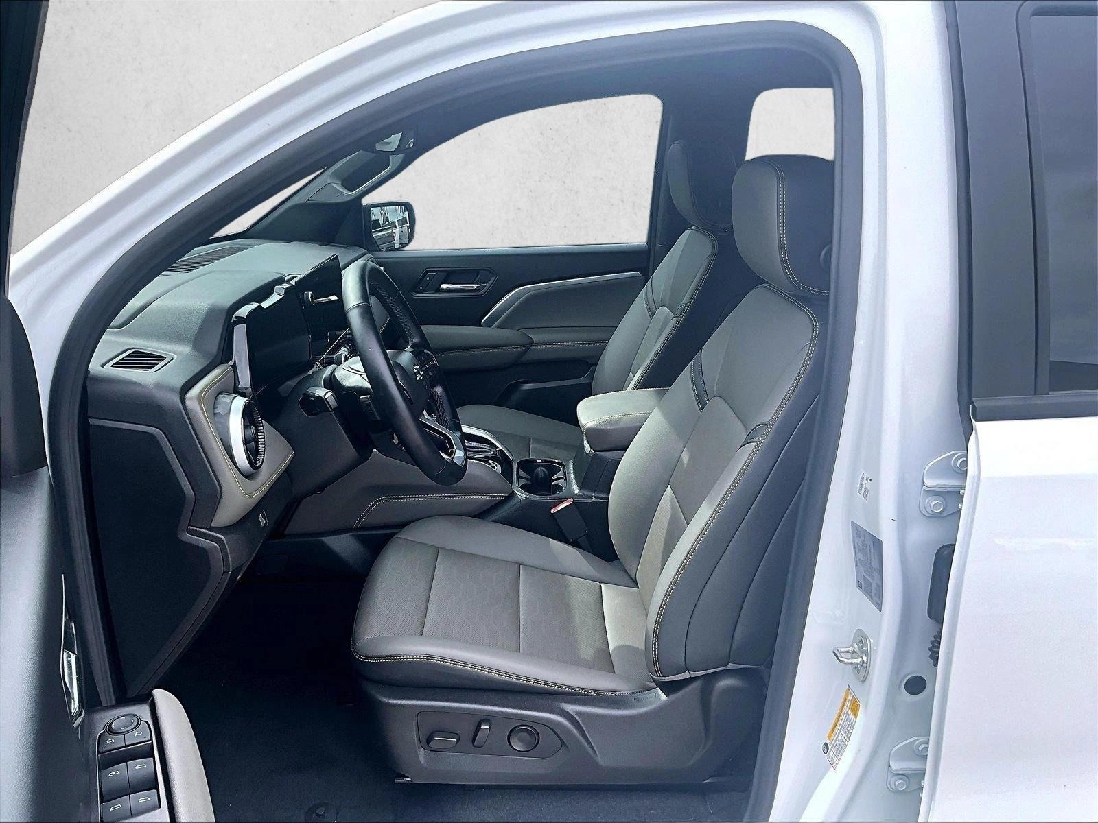 Used 2025 Summit White Chevrolet 4WD ZR2 image 28