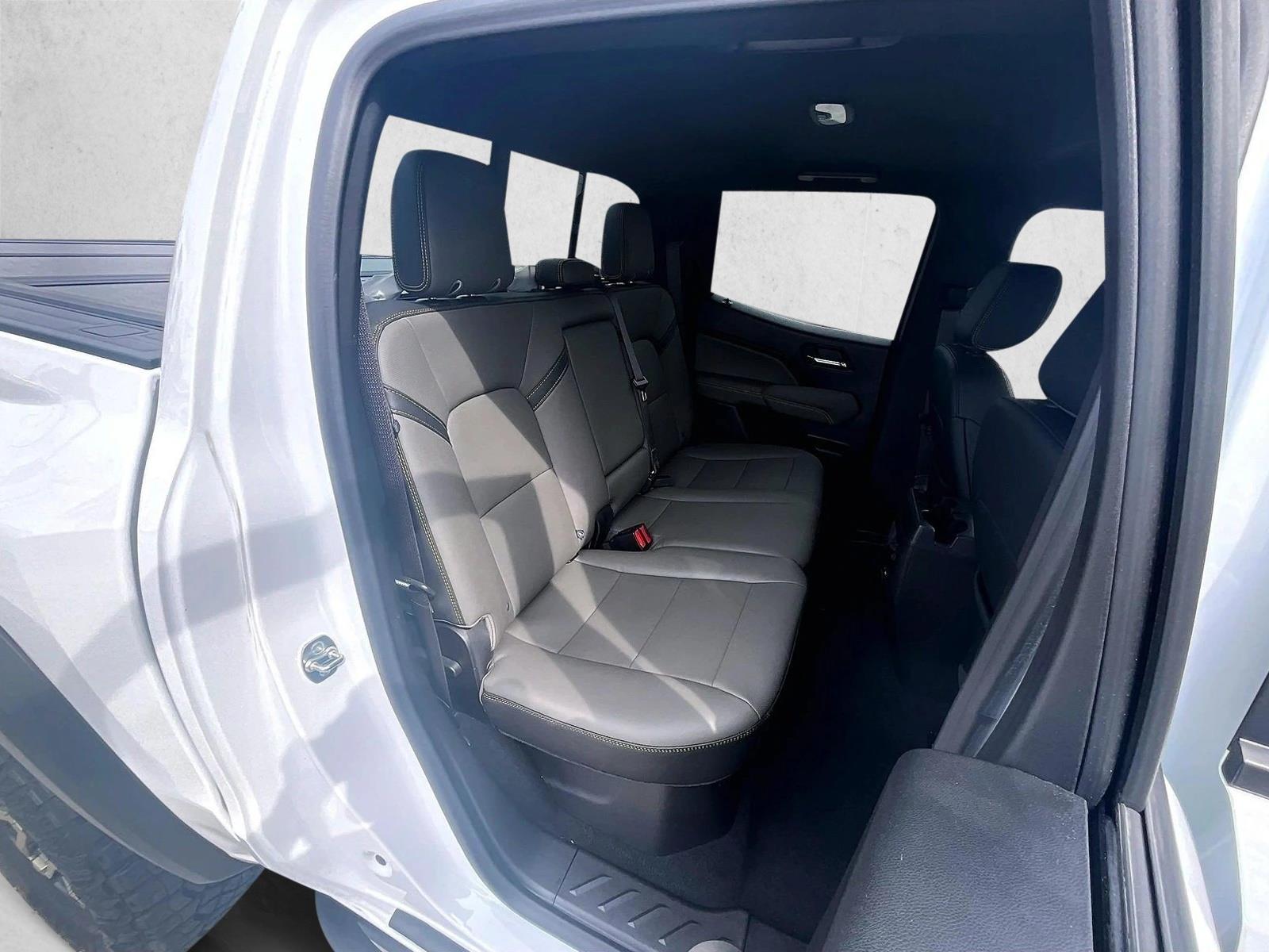 Used 2025 Summit White Chevrolet 4WD ZR2 image 30