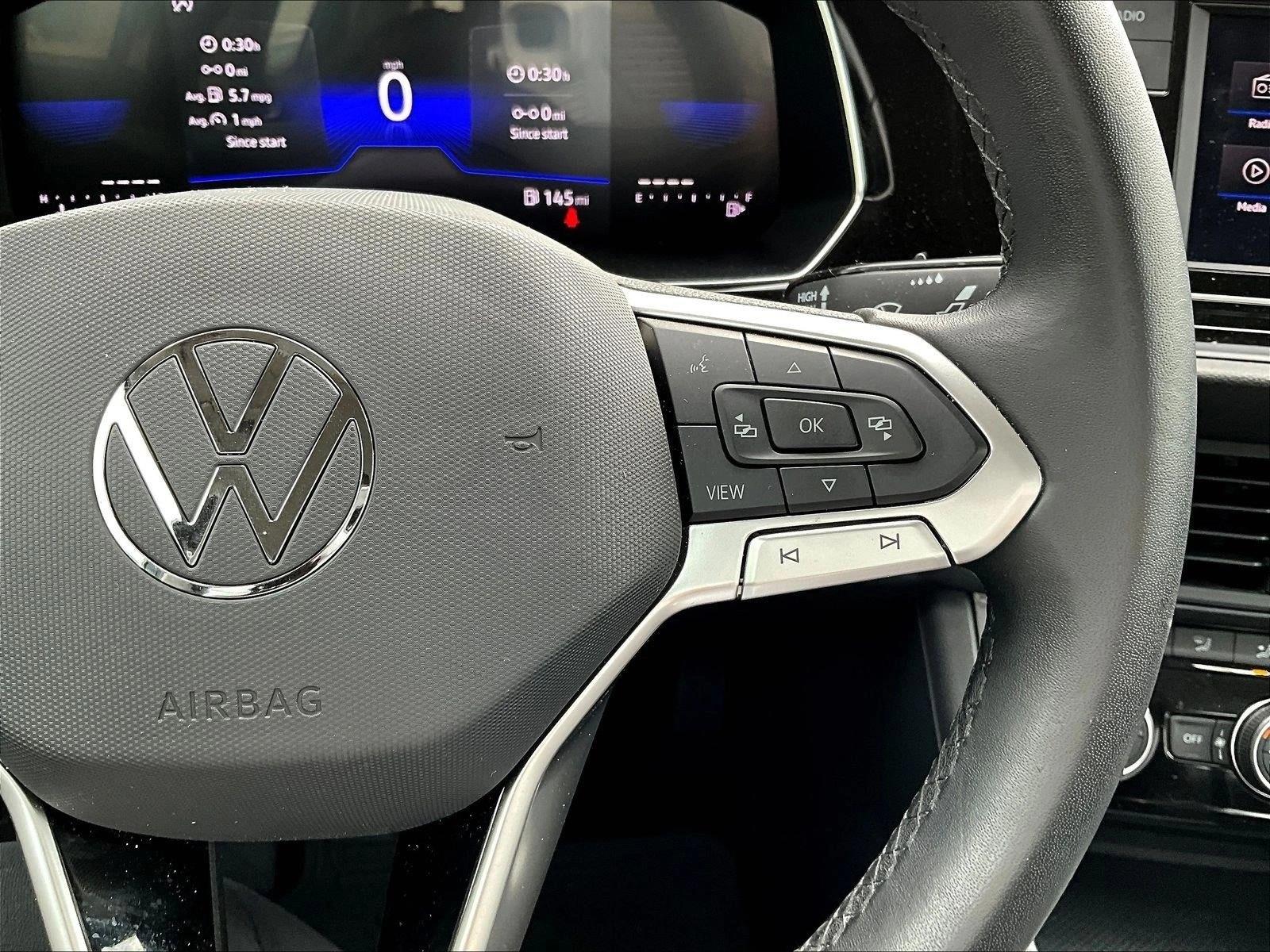 Used 2024 Silver/Gray Volkswagen SE image 21