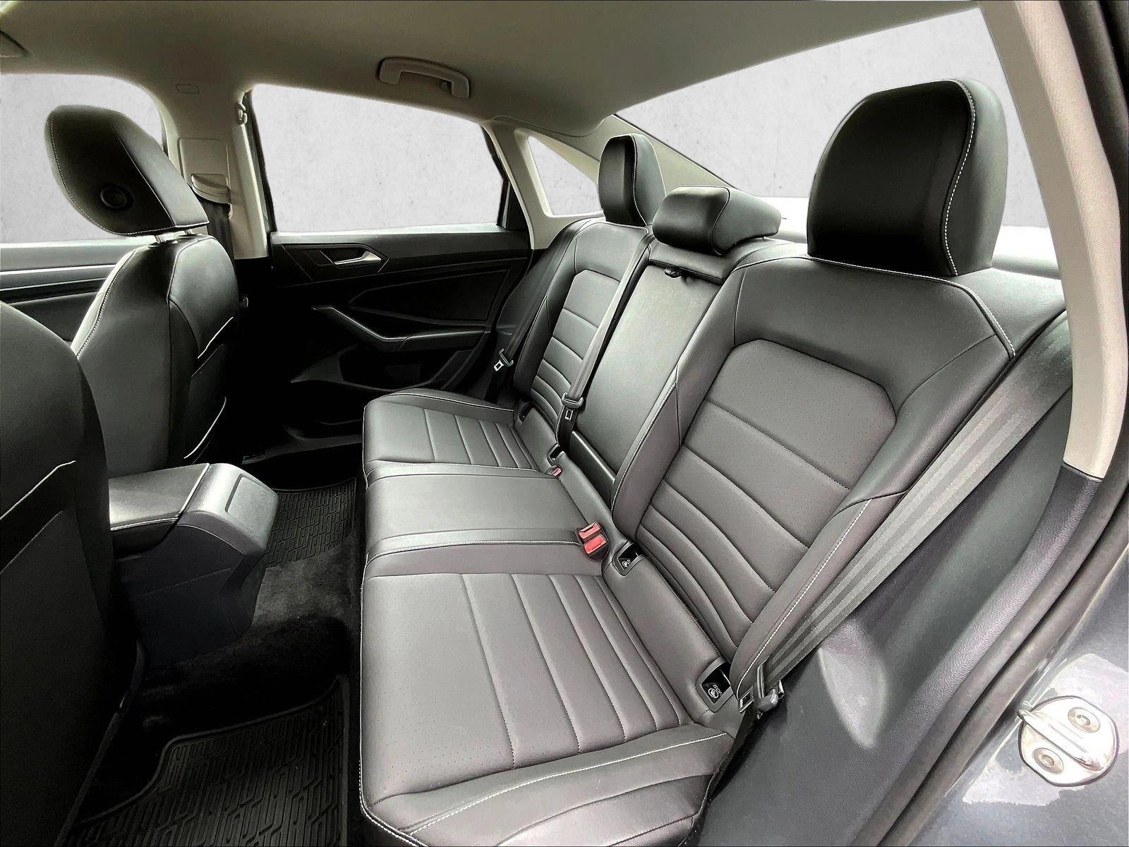 Used 2024 Silver/Gray Volkswagen SE image 28