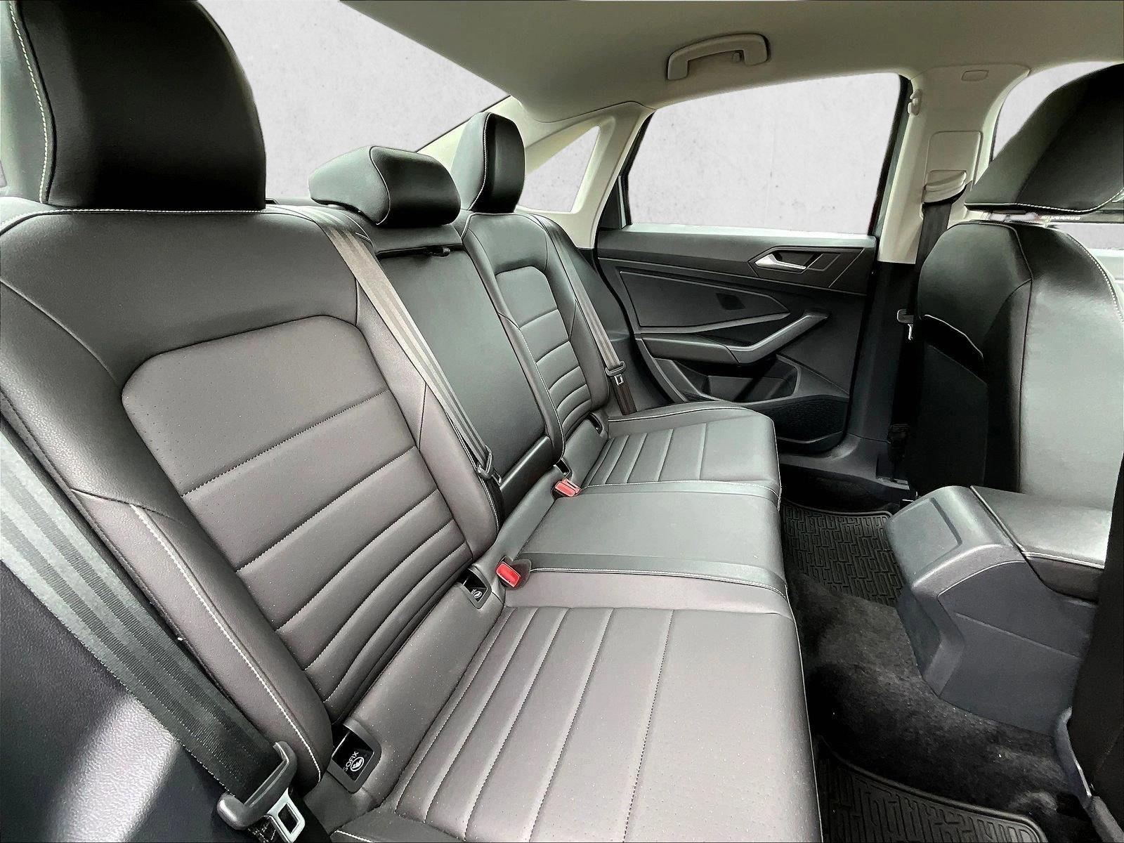 Used 2024 Silver/Gray Volkswagen SE image 29