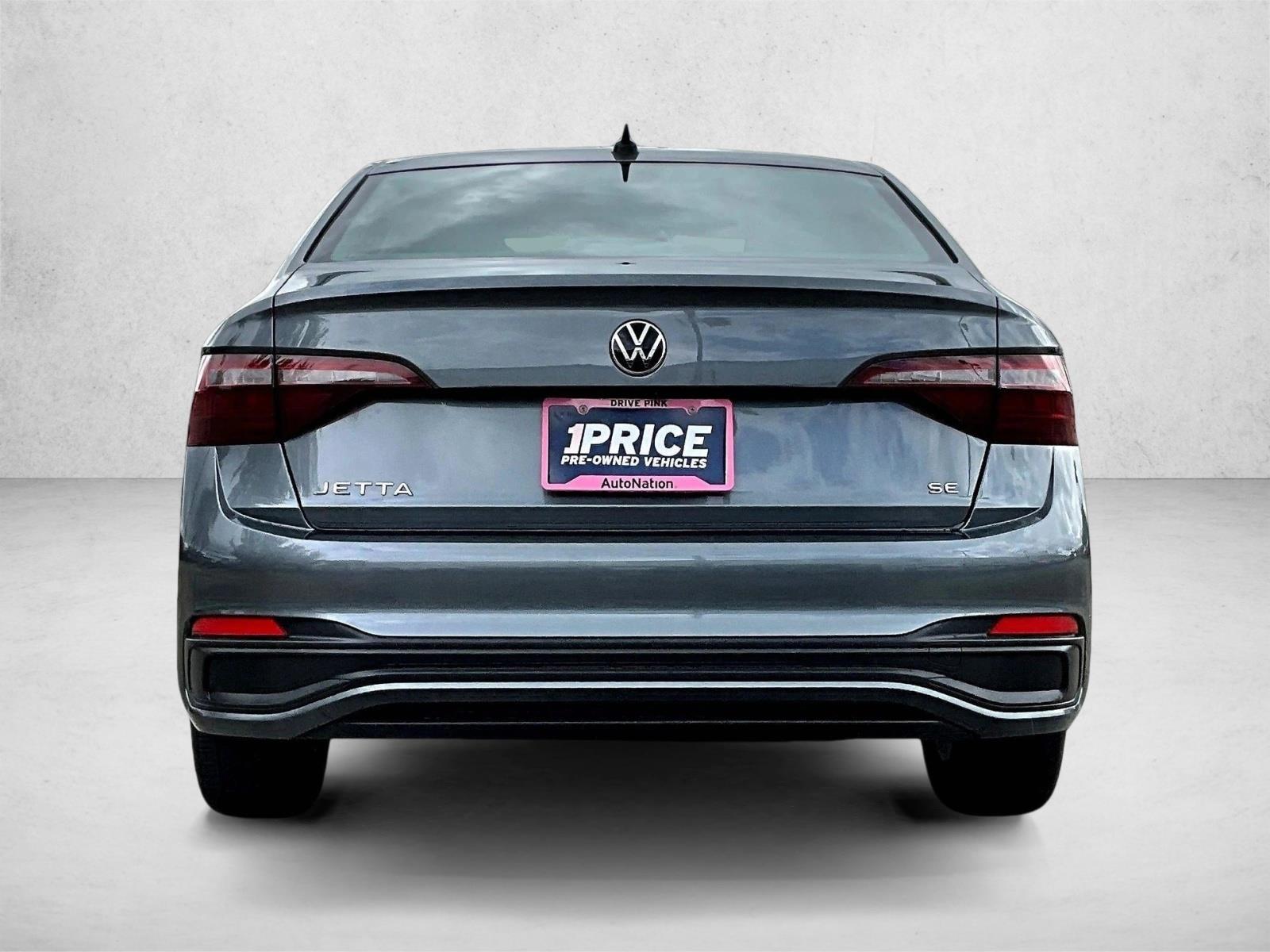 Used 2024 Silver/Gray Volkswagen SE image 4