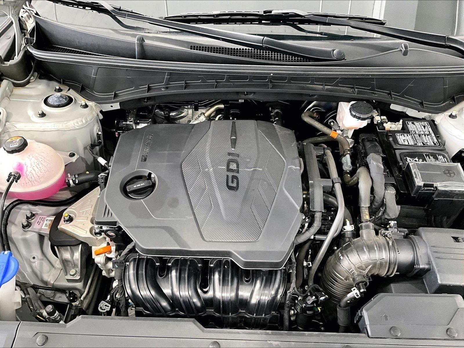 Used 2024 Shimmering Silver Hyundai SE image 11