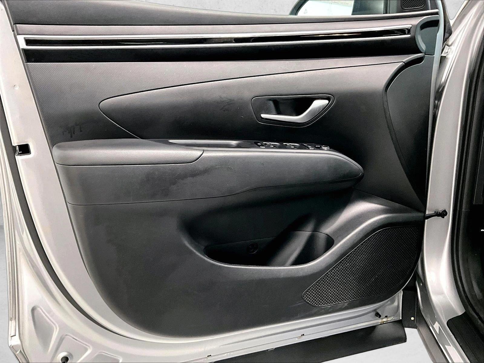 Used 2024 Shimmering Silver Hyundai SE image 18