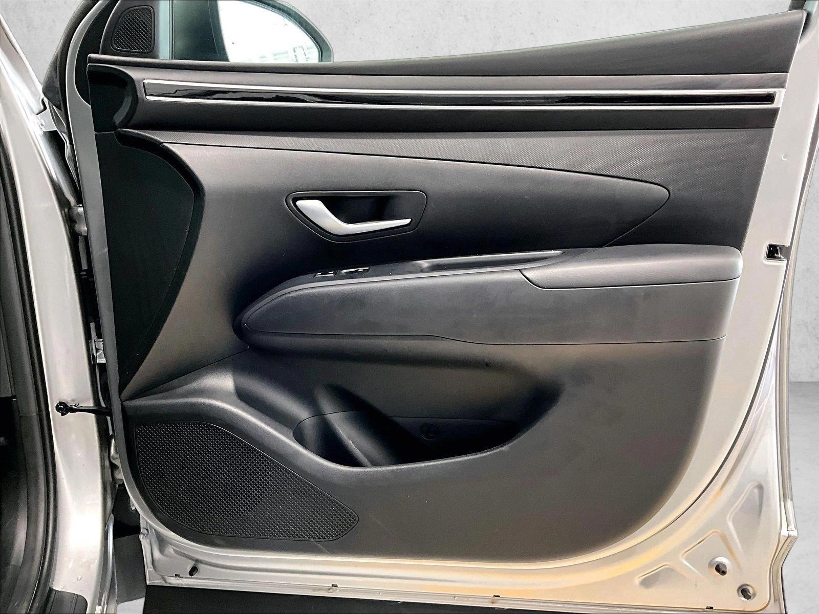 Used 2024 Shimmering Silver Hyundai SE image 19