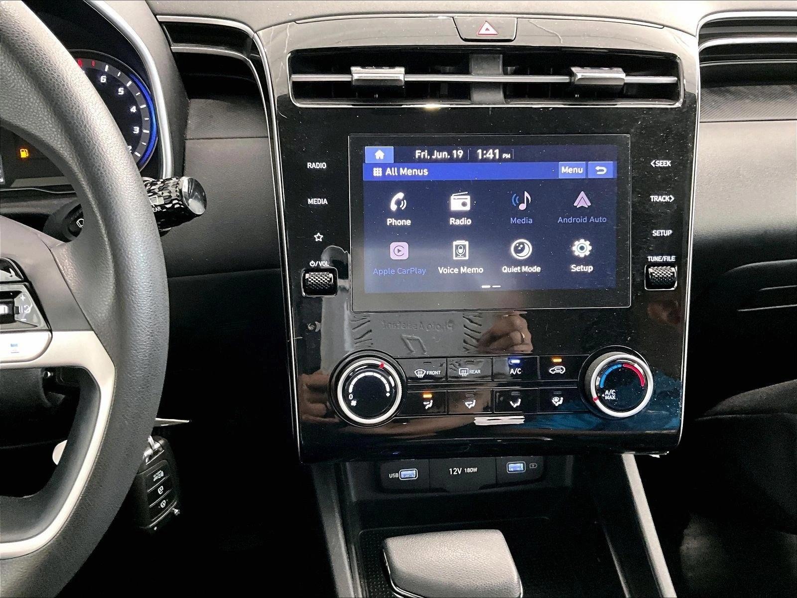 Used 2024 Shimmering Silver Hyundai SE image 24