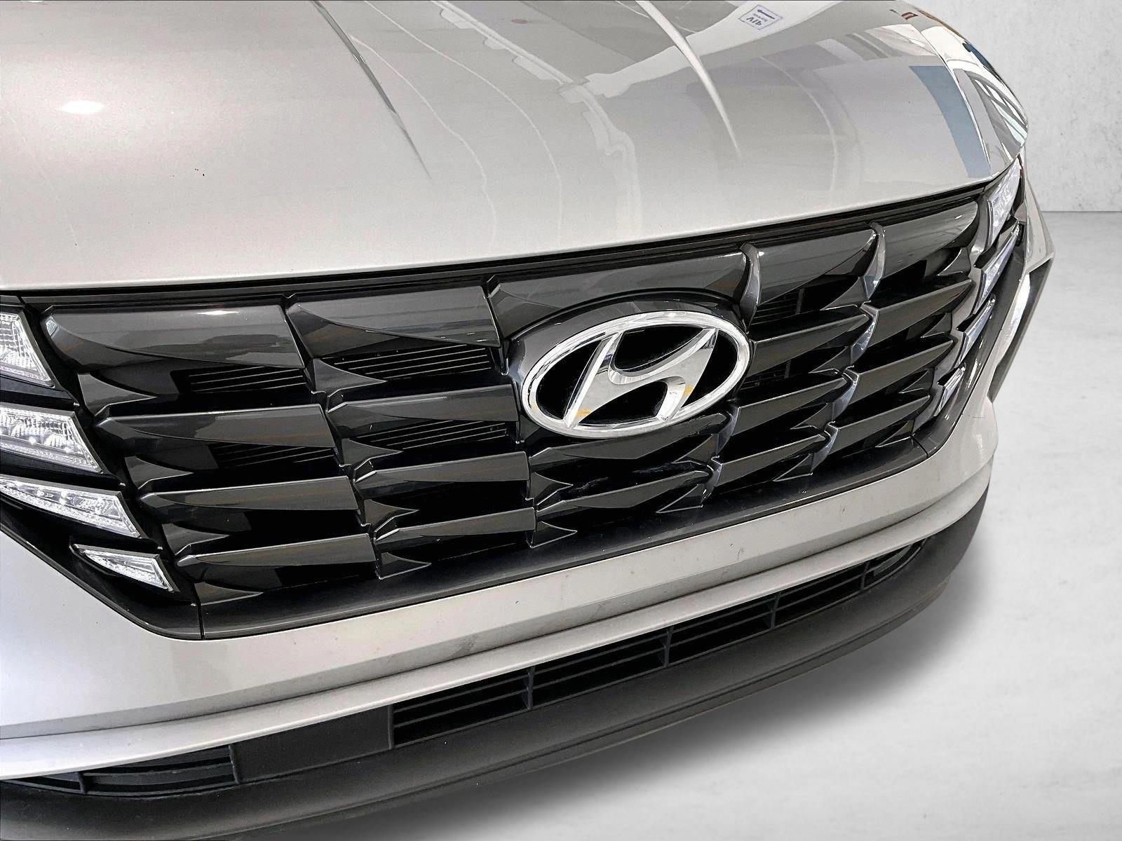 Used 2024 Shimmering Silver Hyundai SE image 30