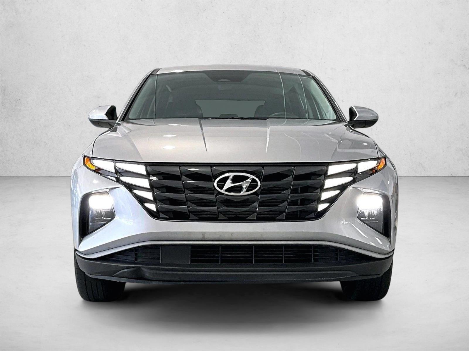 Used 2024 Shimmering Silver Hyundai SE image 3