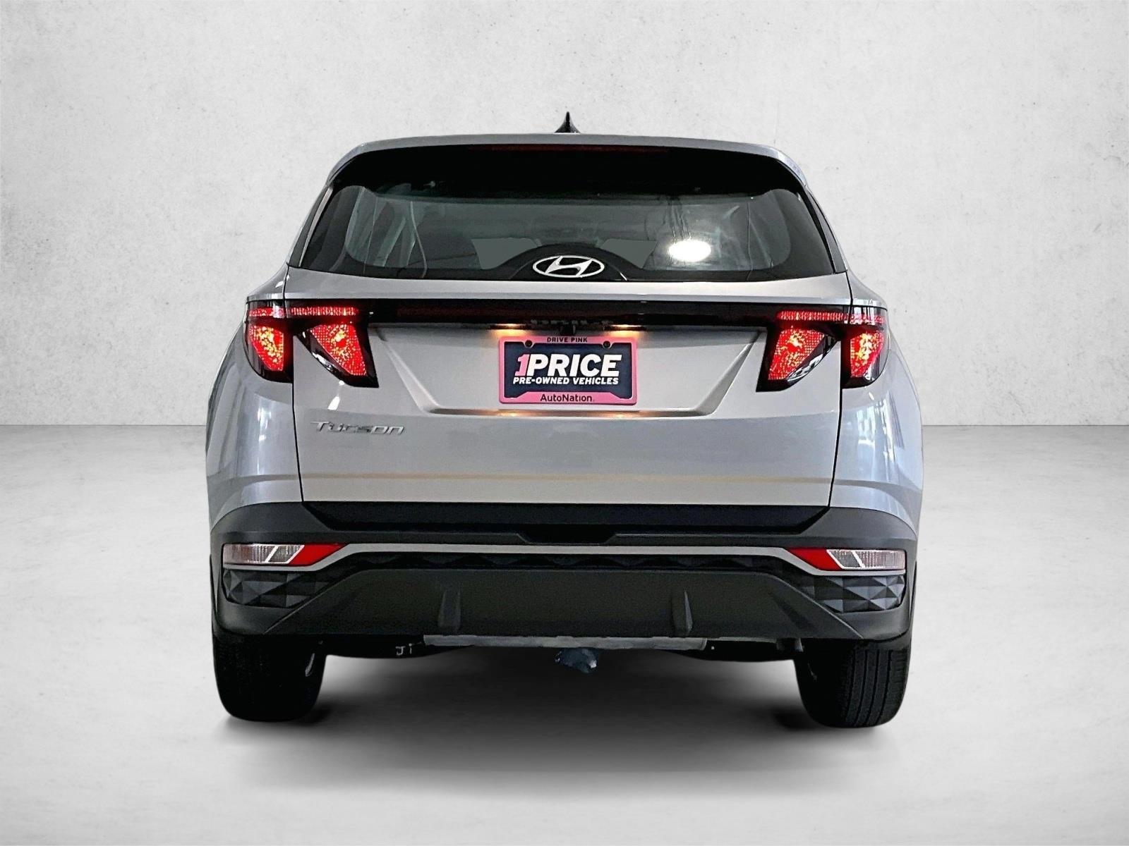 Used 2024 Shimmering Silver Hyundai SE image 4