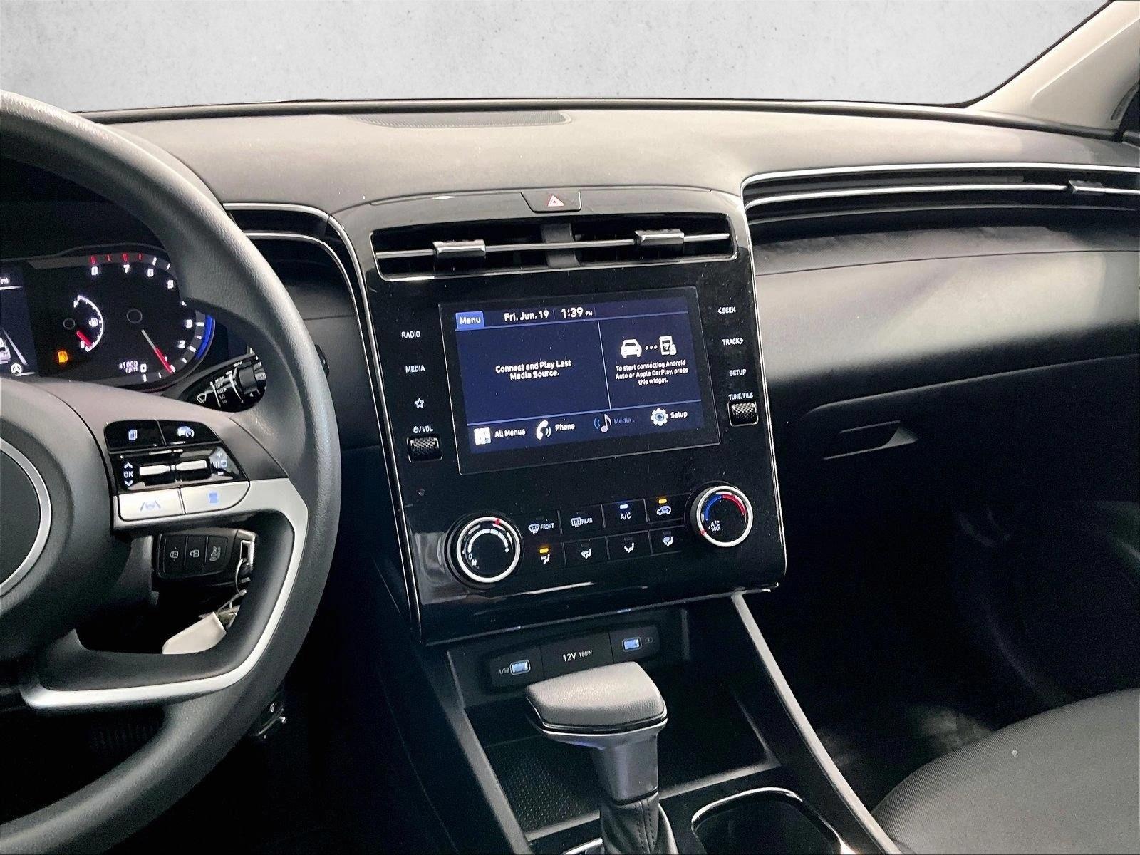 Used 2024 Shimmering Silver Hyundai SE image 8