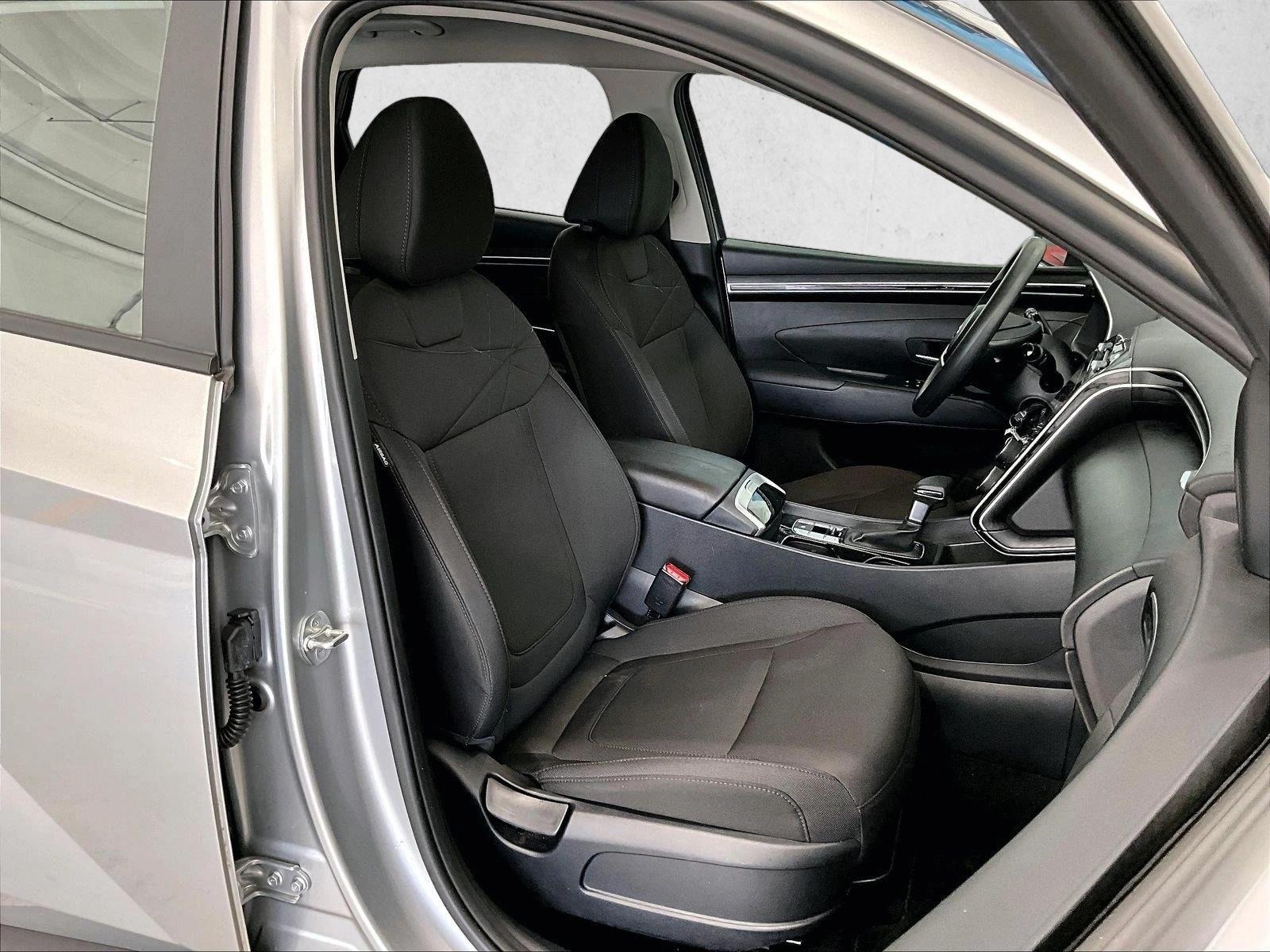 Used 2024 Shimmering Silver Hyundai SE image 9