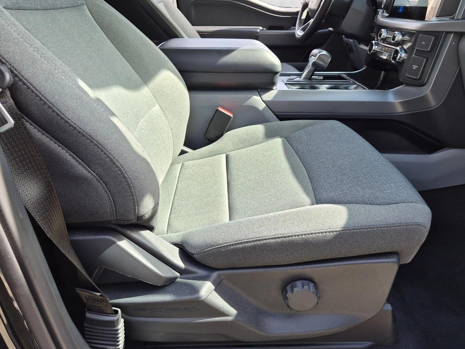 Used 2025 Agate Black Metallic Ford XLT image 20