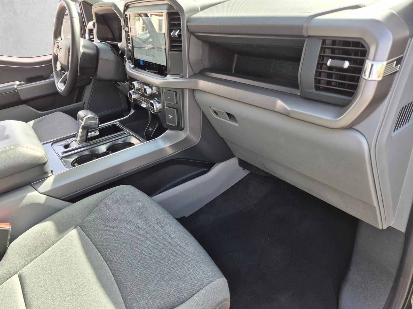 Used 2025 Agate Black Metallic Ford XLT image 21