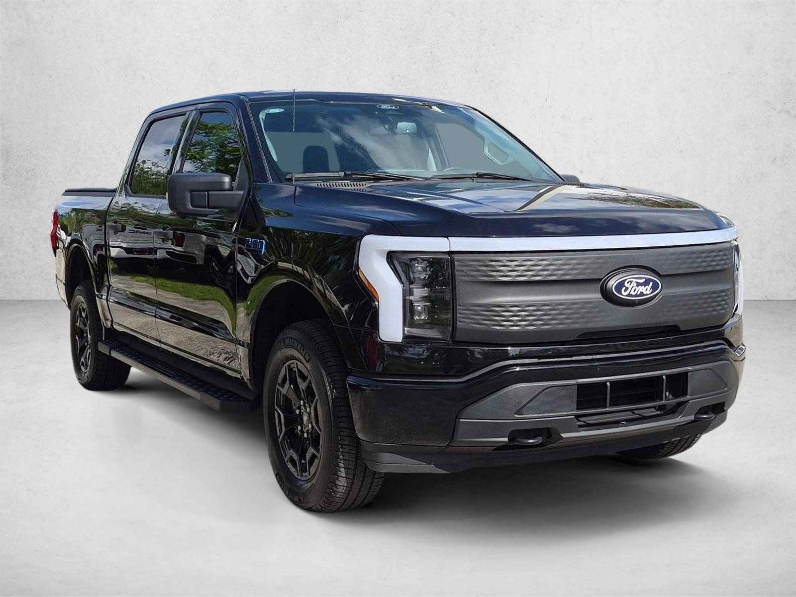 Used 2025 Agate Black Metallic Ford XLT image 3