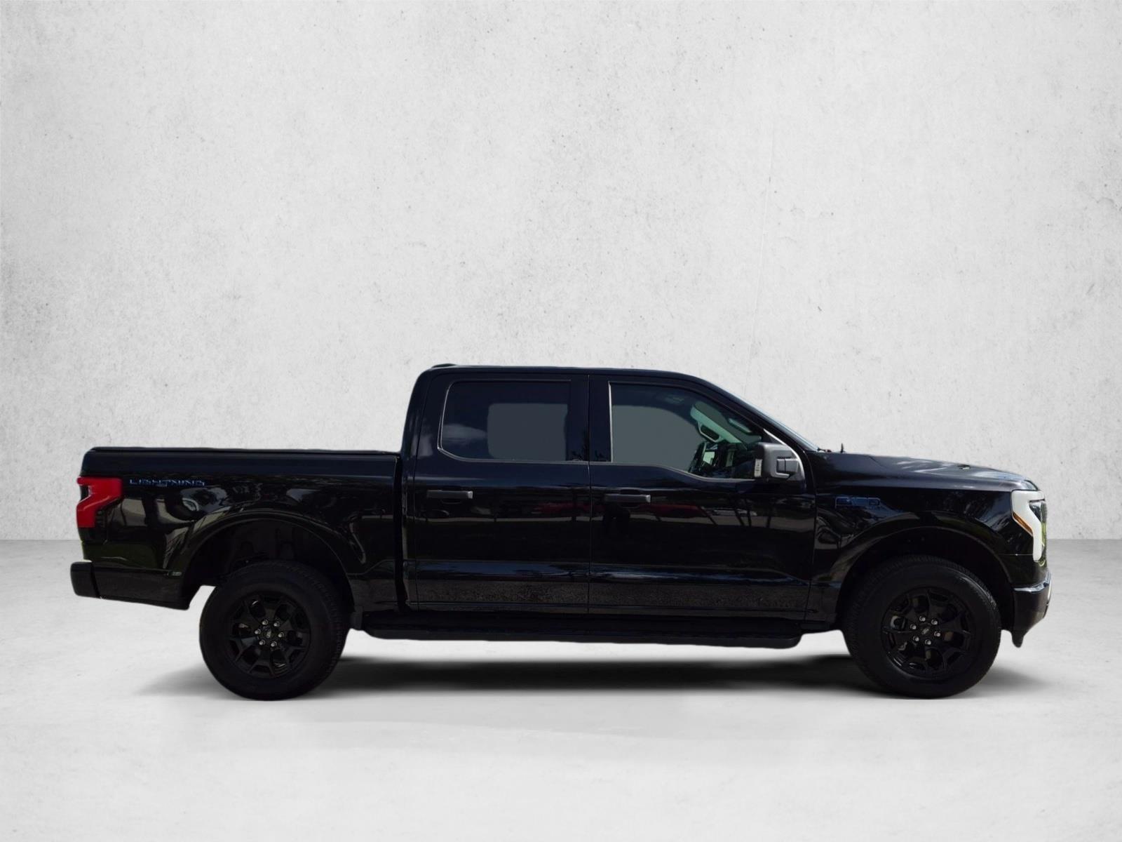 Used 2025 Agate Black Metallic Ford XLT image 4