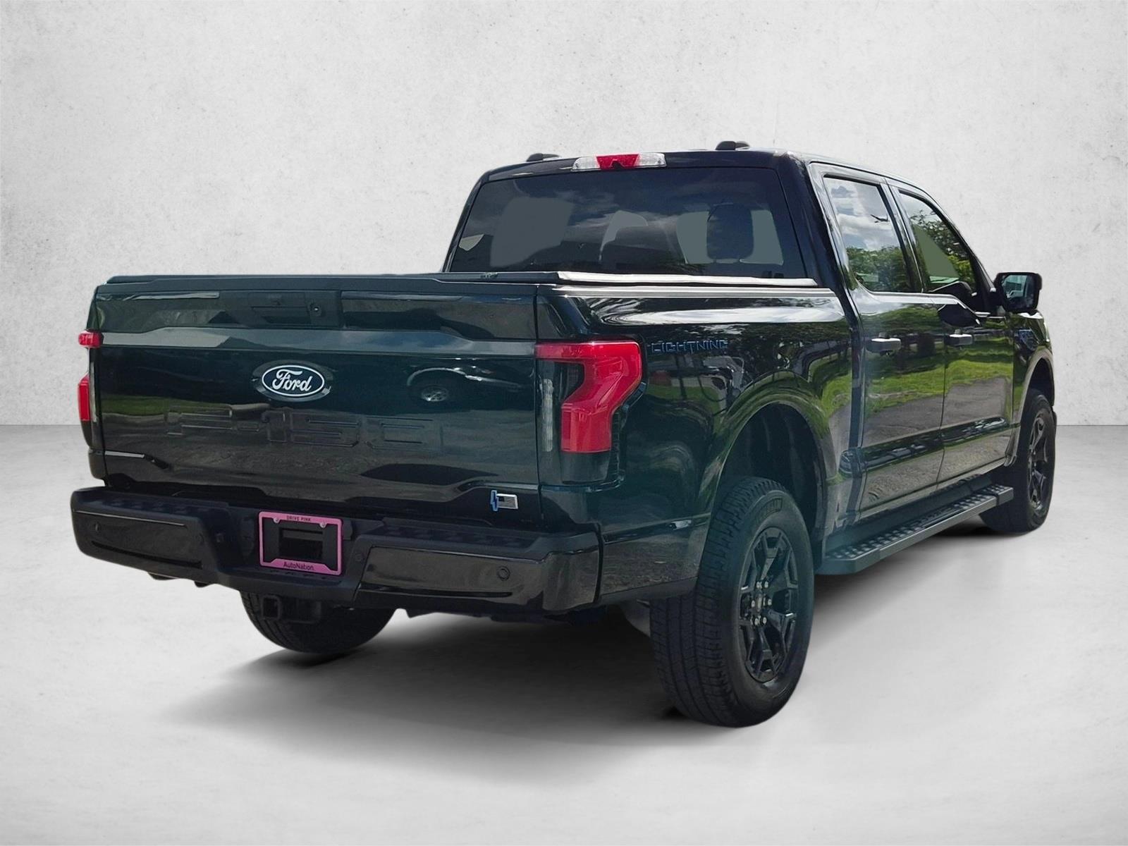 Used 2025 Agate Black Metallic Ford XLT image 5