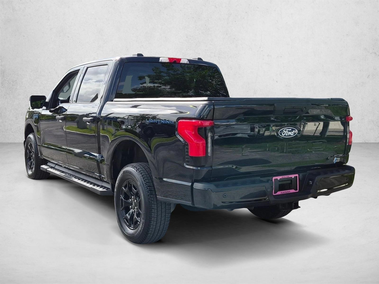 Used 2025 Agate Black Metallic Ford XLT image 7