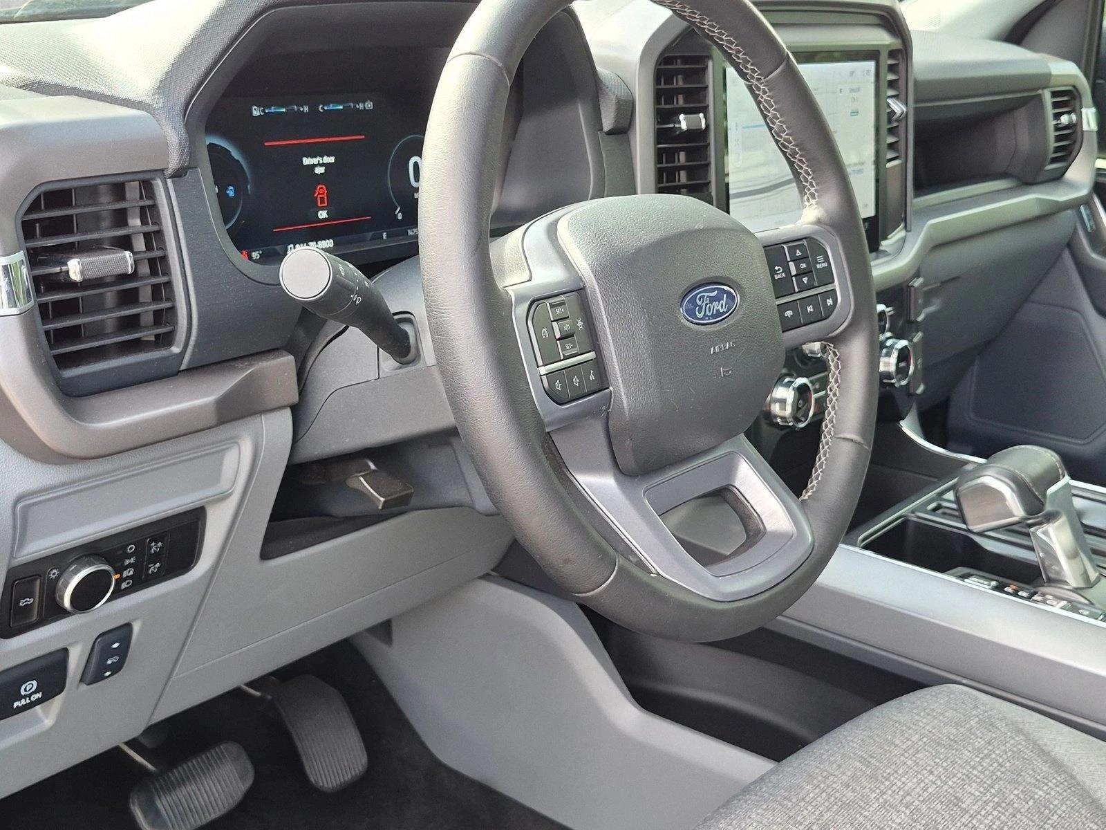 Used 2025 Agate Black Metallic Ford XLT image 9