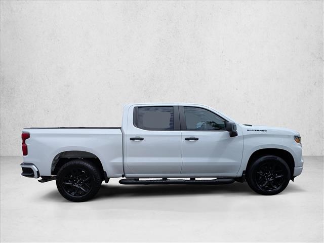 View vehicle photo 4