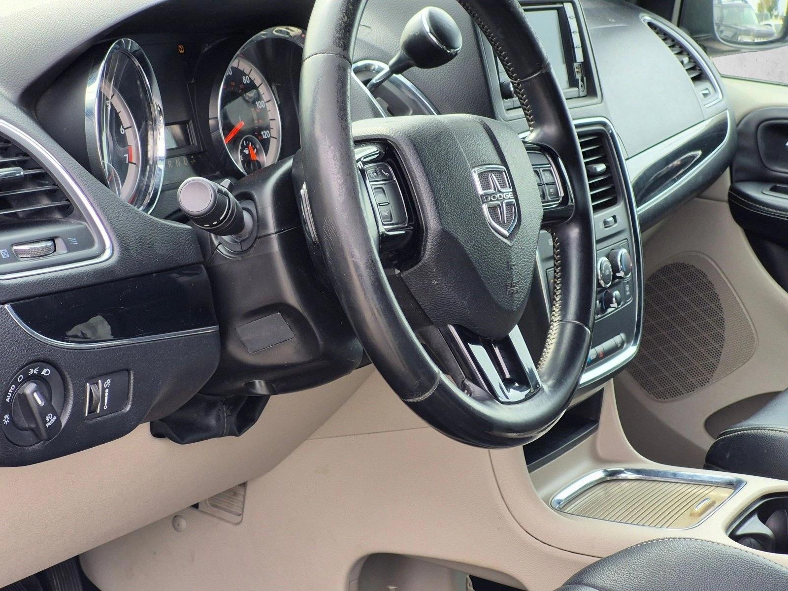 Used 2019 Black Onyx Crystal Pearlcoat Dodge SXT image 10